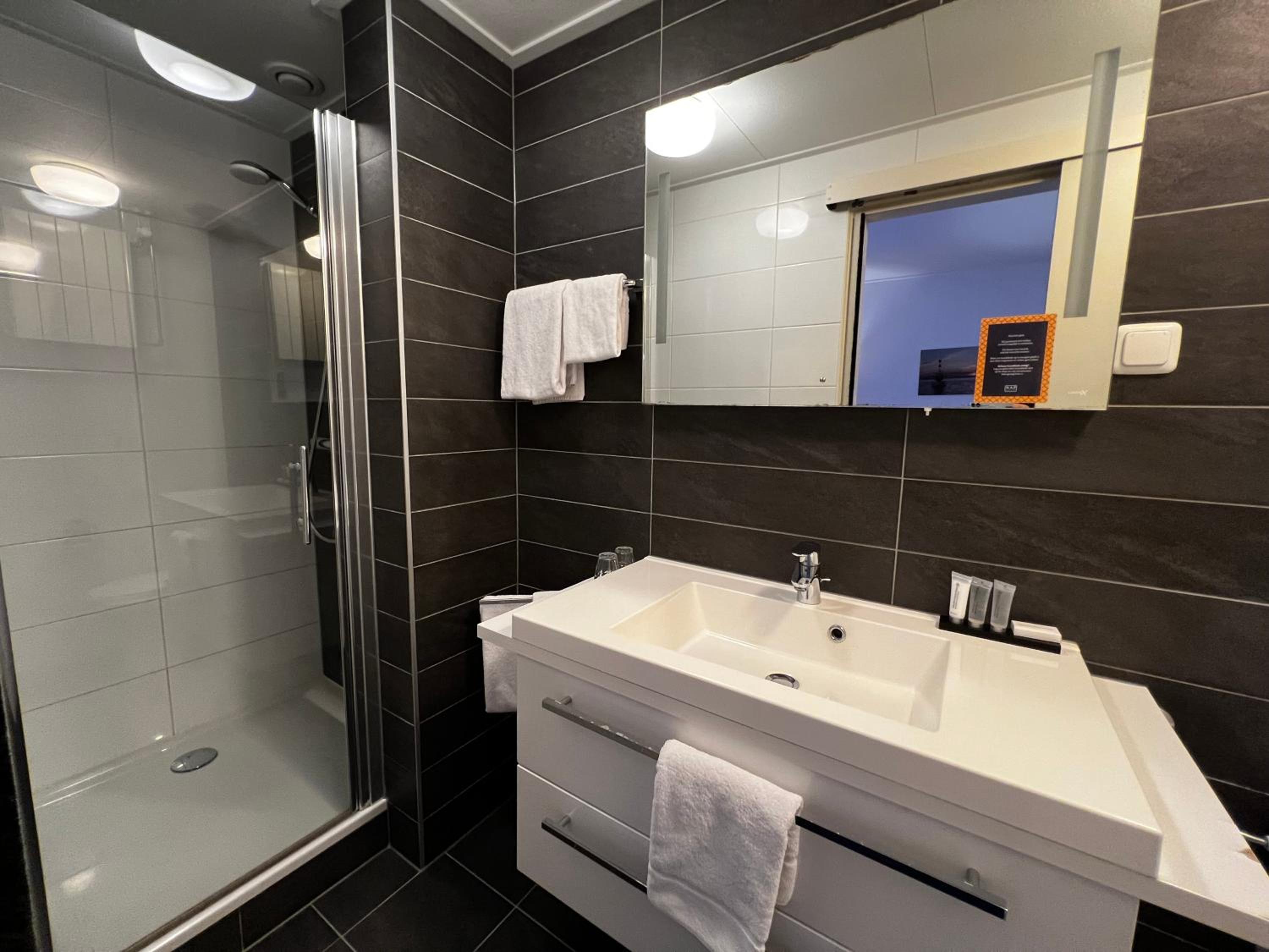 Small Double or Twin Room photo 2