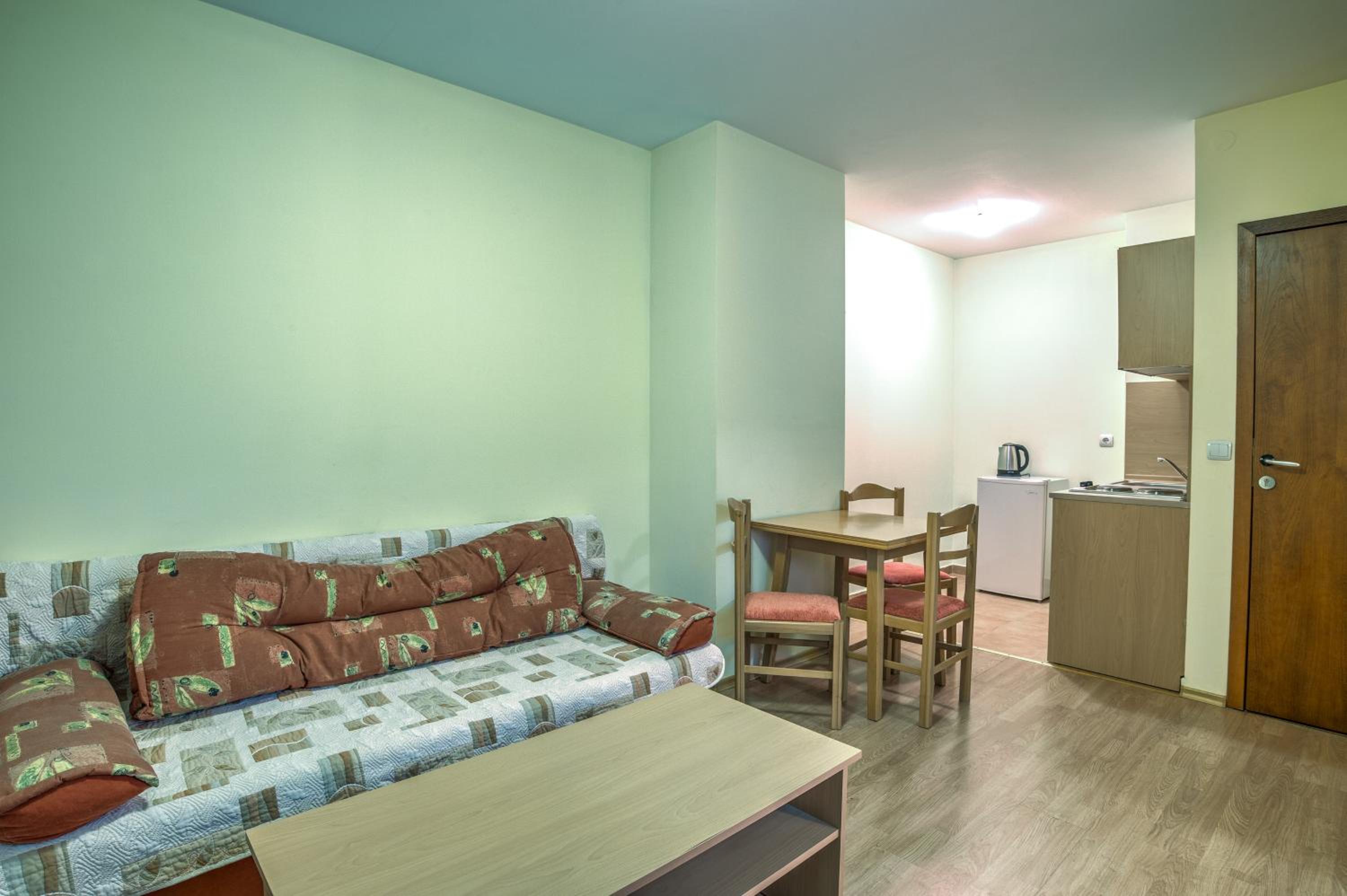 Studio Apartment - Photo 20