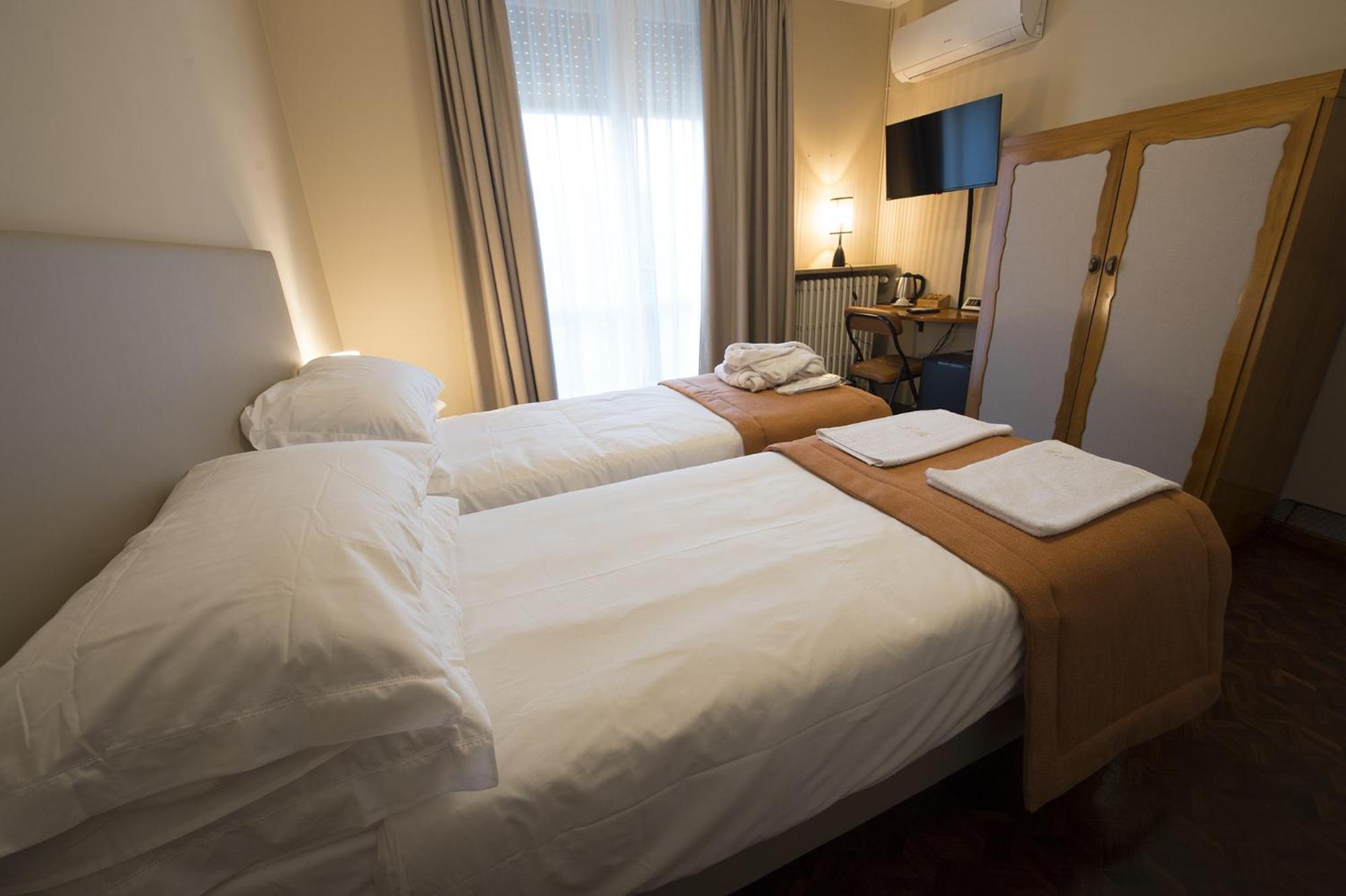Double or Twin Room photo 2