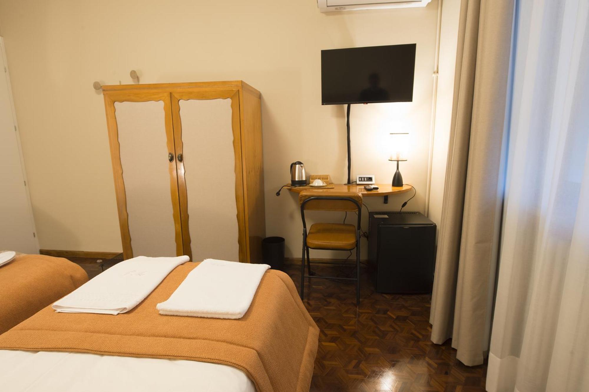 Double or Twin Room photo 2