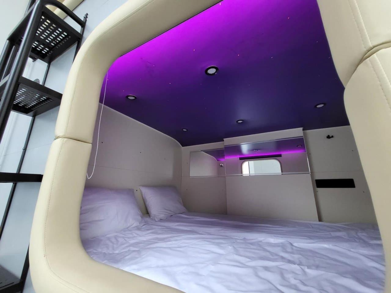 Double Bed Capsule