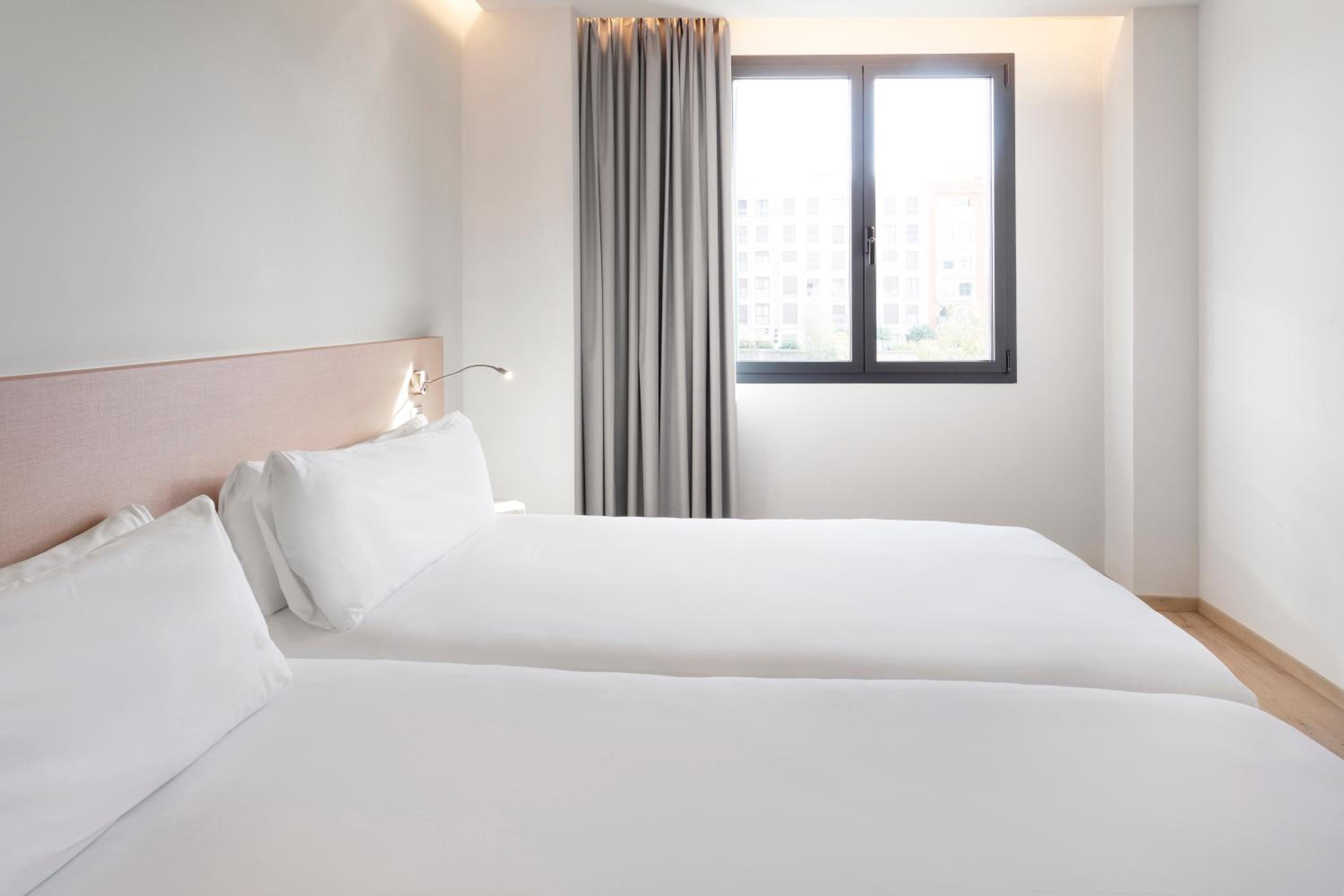 Twin Room - Photo 3