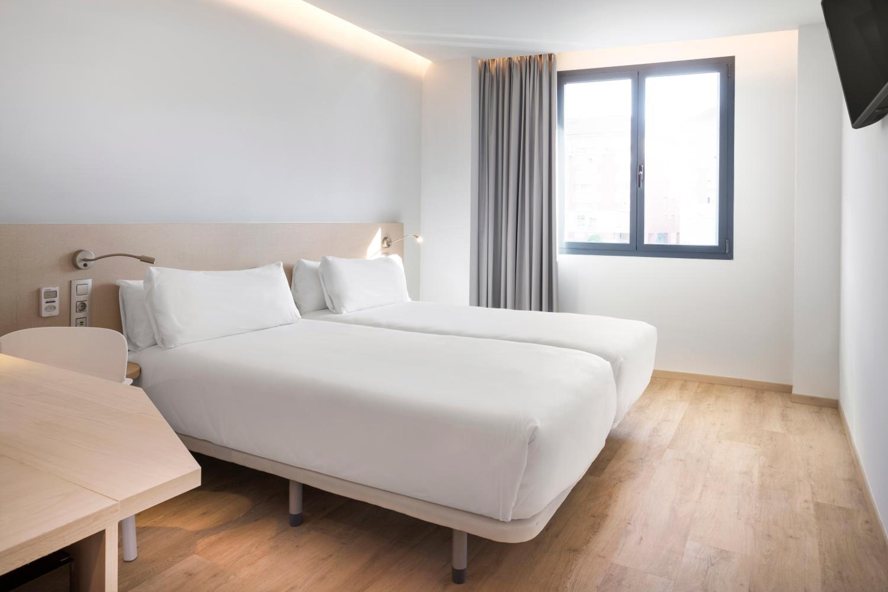 Twin Room - Photo 1
