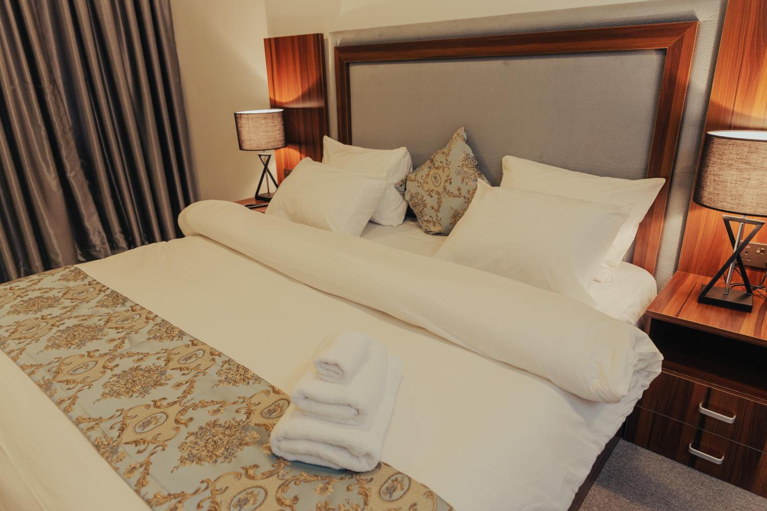 Queen Room photo 1