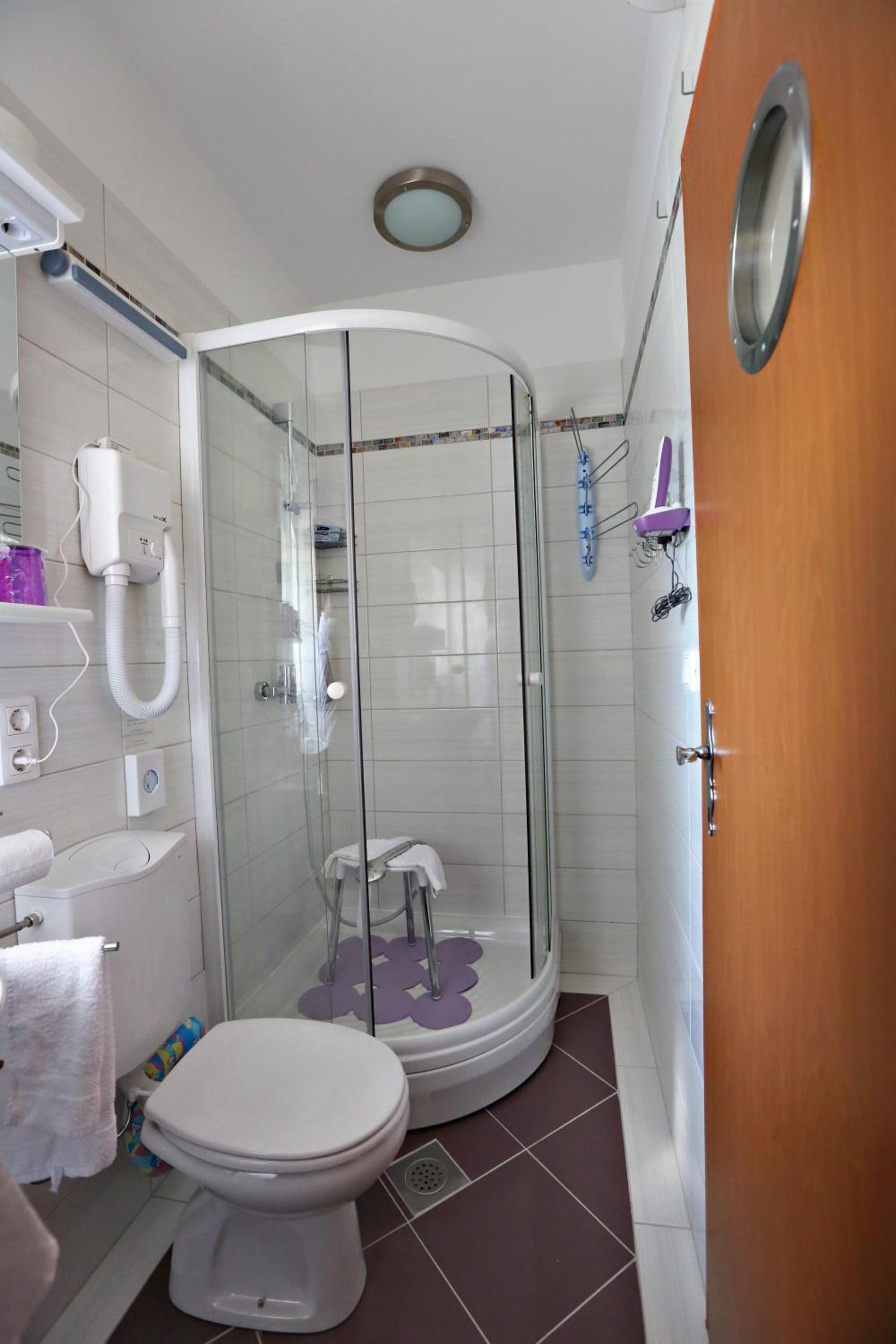 Four-Bedroom House with Pool photo 3