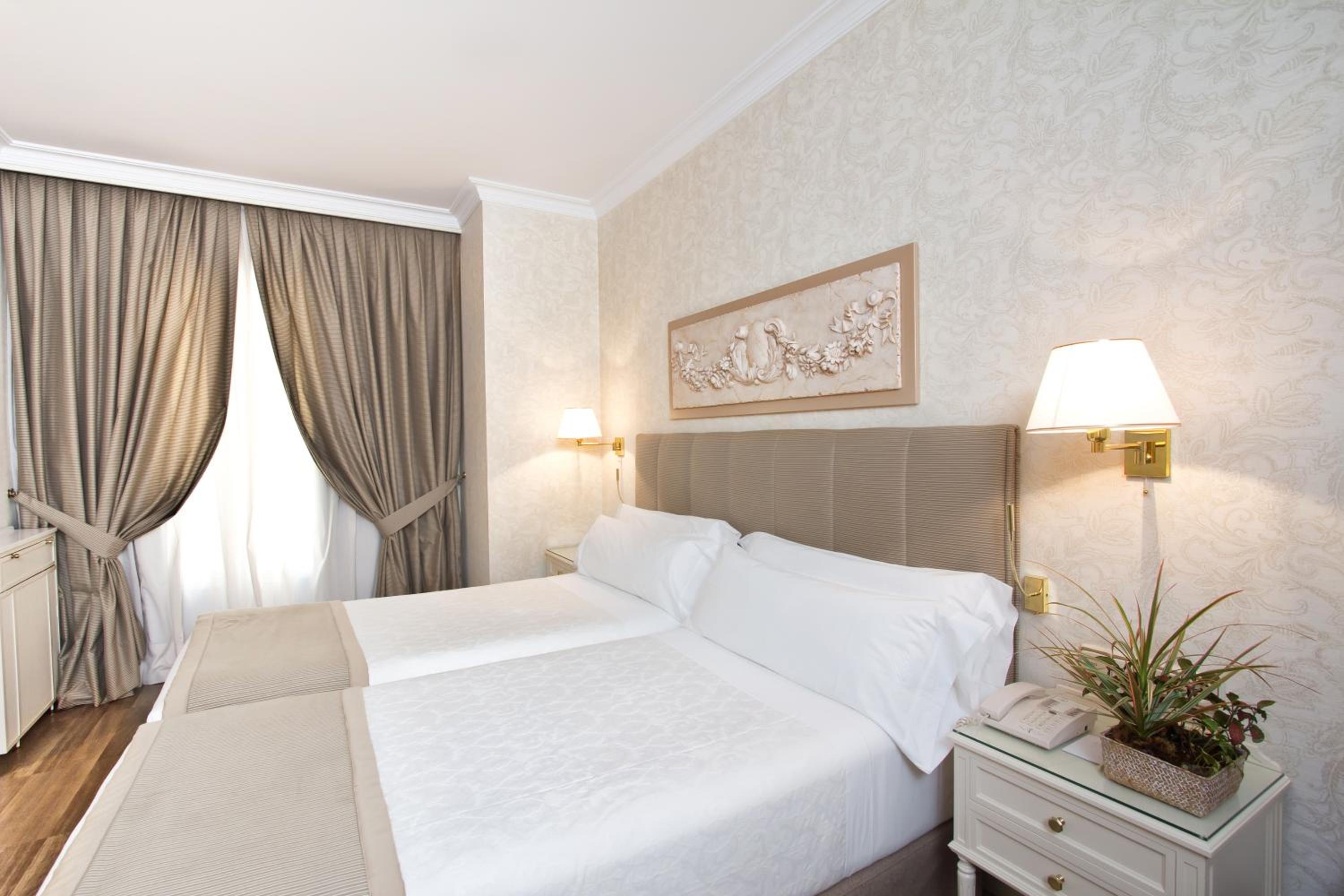 Deluxe Double or Twin Room photo 2