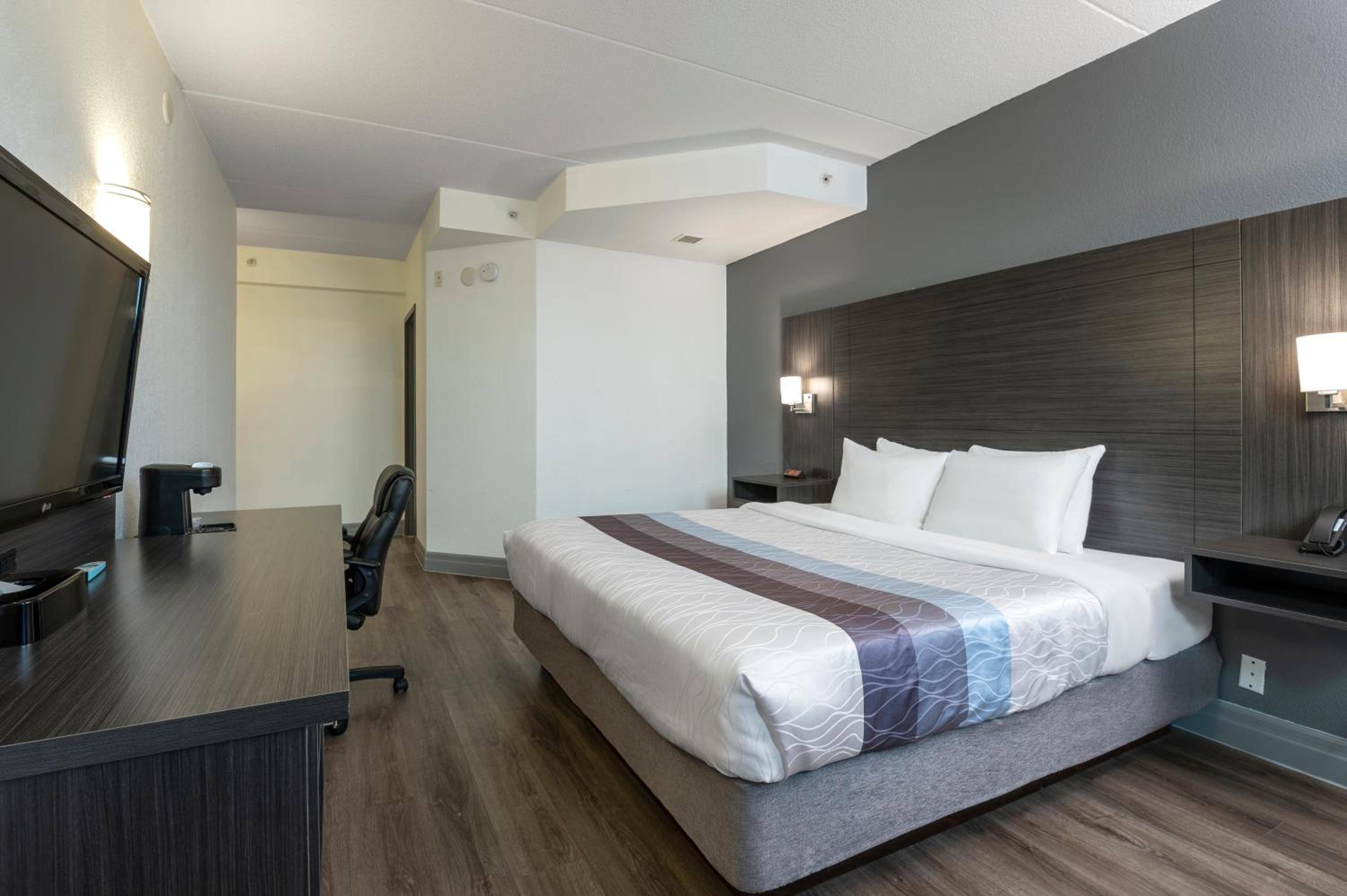 Standard King Room - Non Smoking - Photo 2