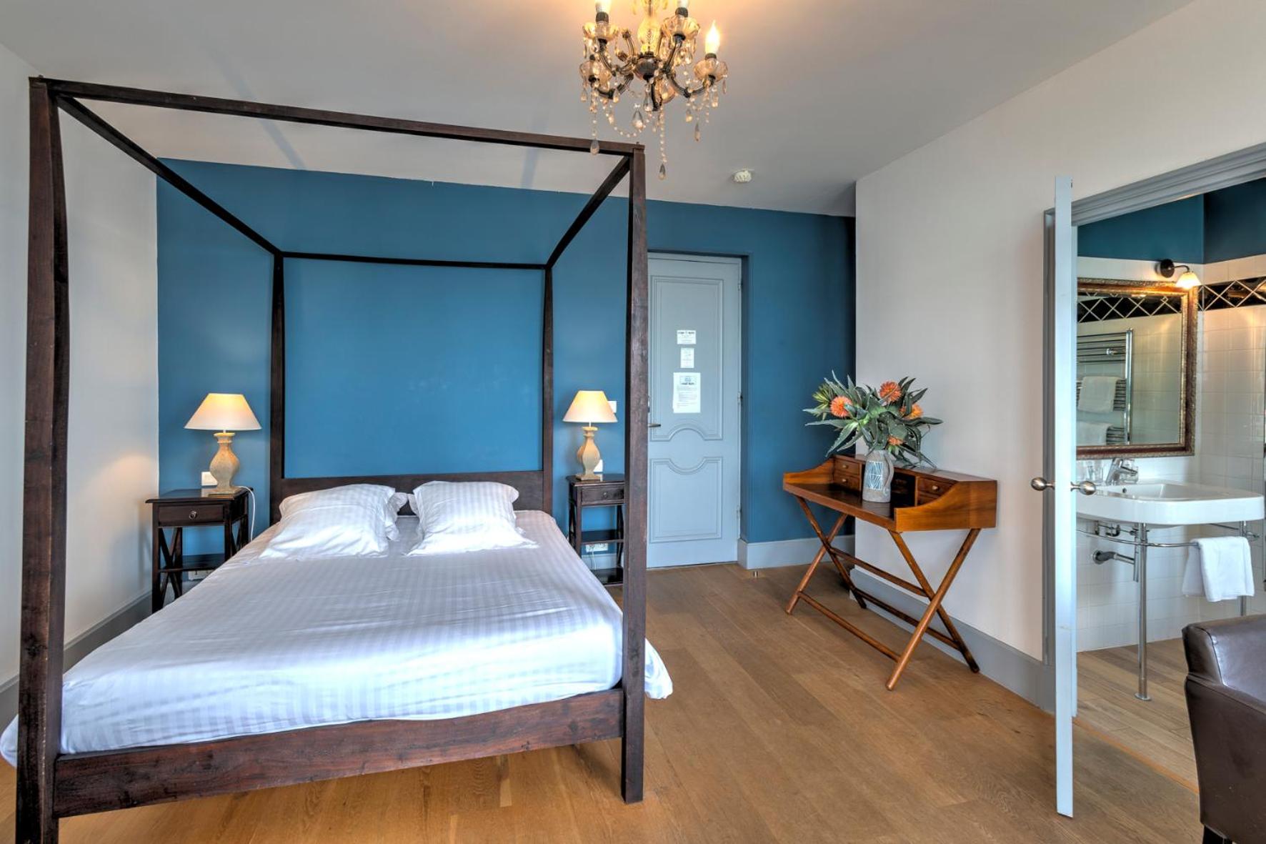 Double Room with Balcony and Sea View photo 3