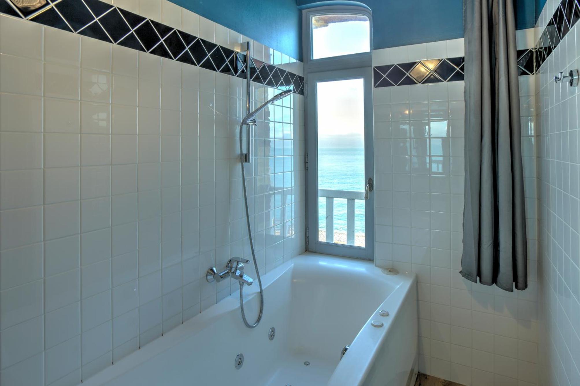 Double Room with Balcony and Sea View photo 2