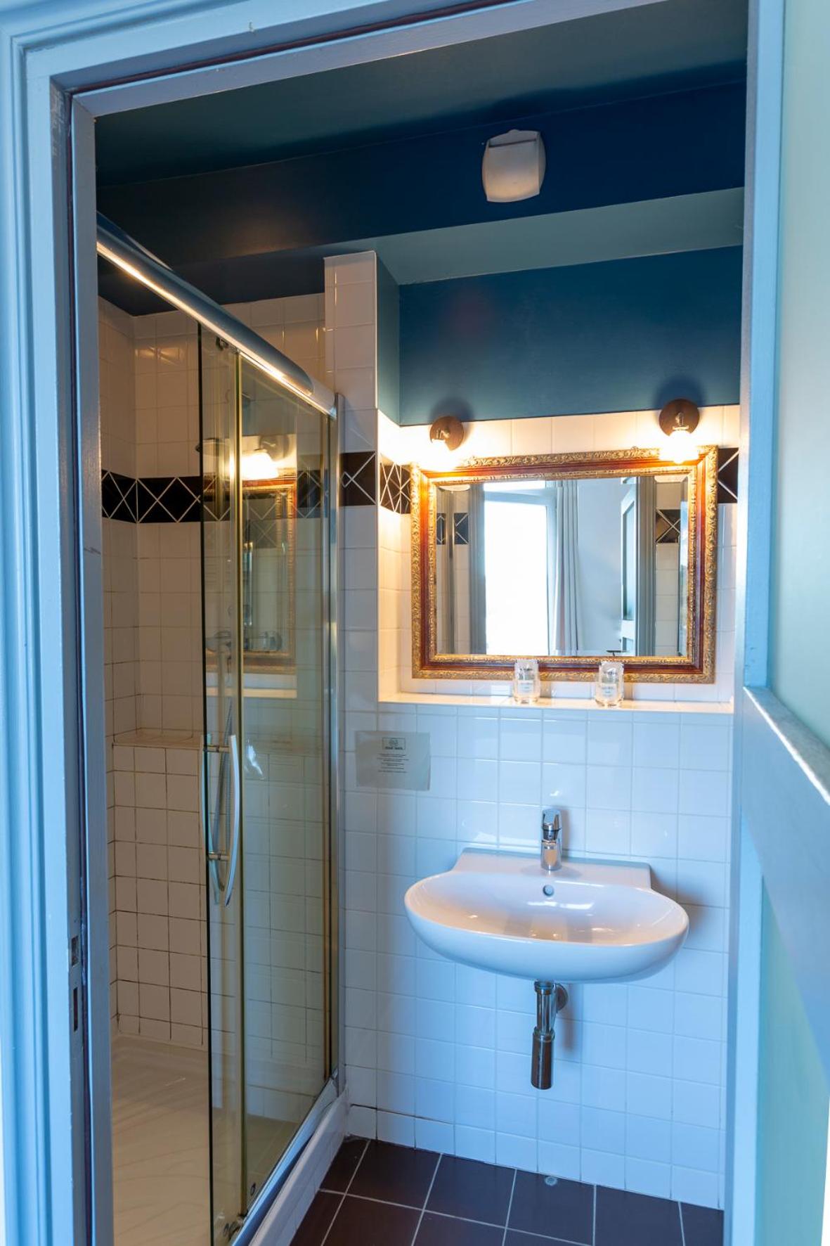 Double Room with shower and City View photo 2