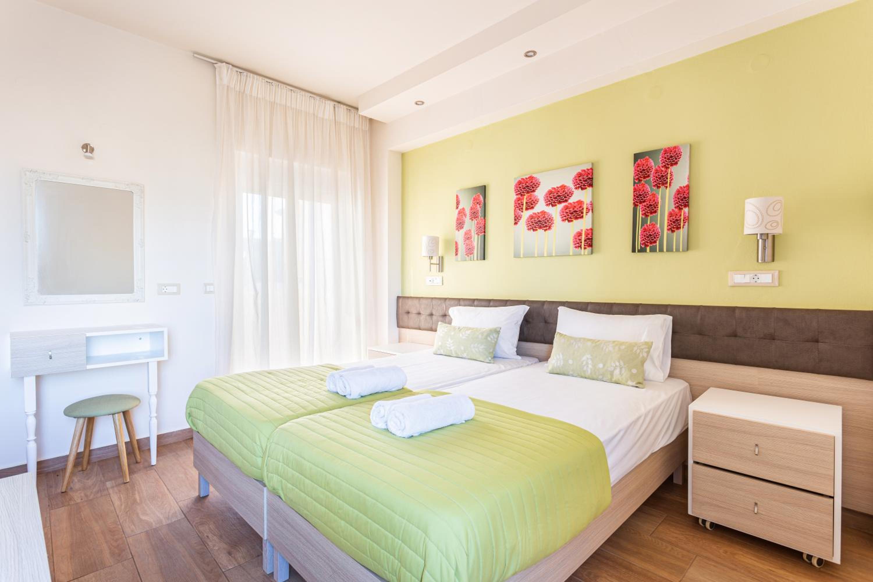 Deluxe Apartment