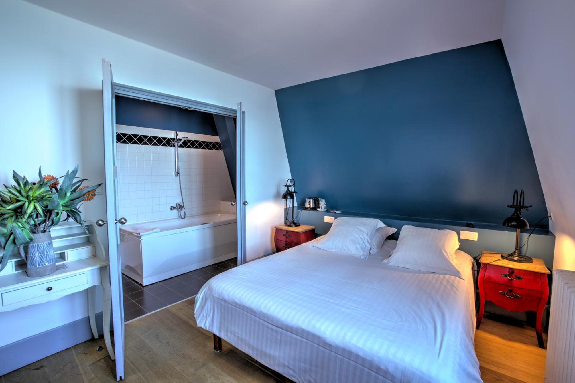 Double Room with Spa Bath and Sea View - Third Floor photo 2
