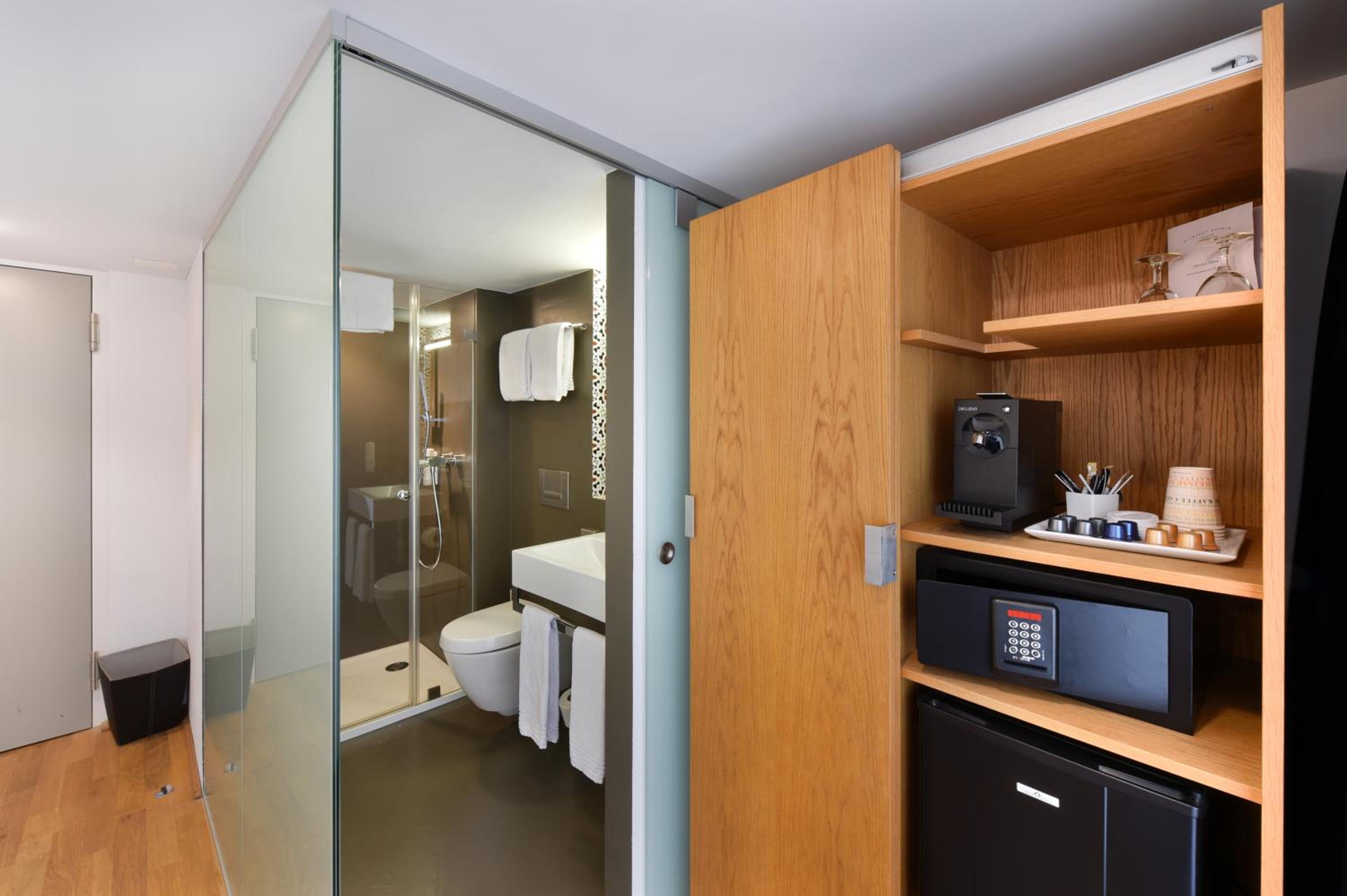 Standard Double Room photo 2