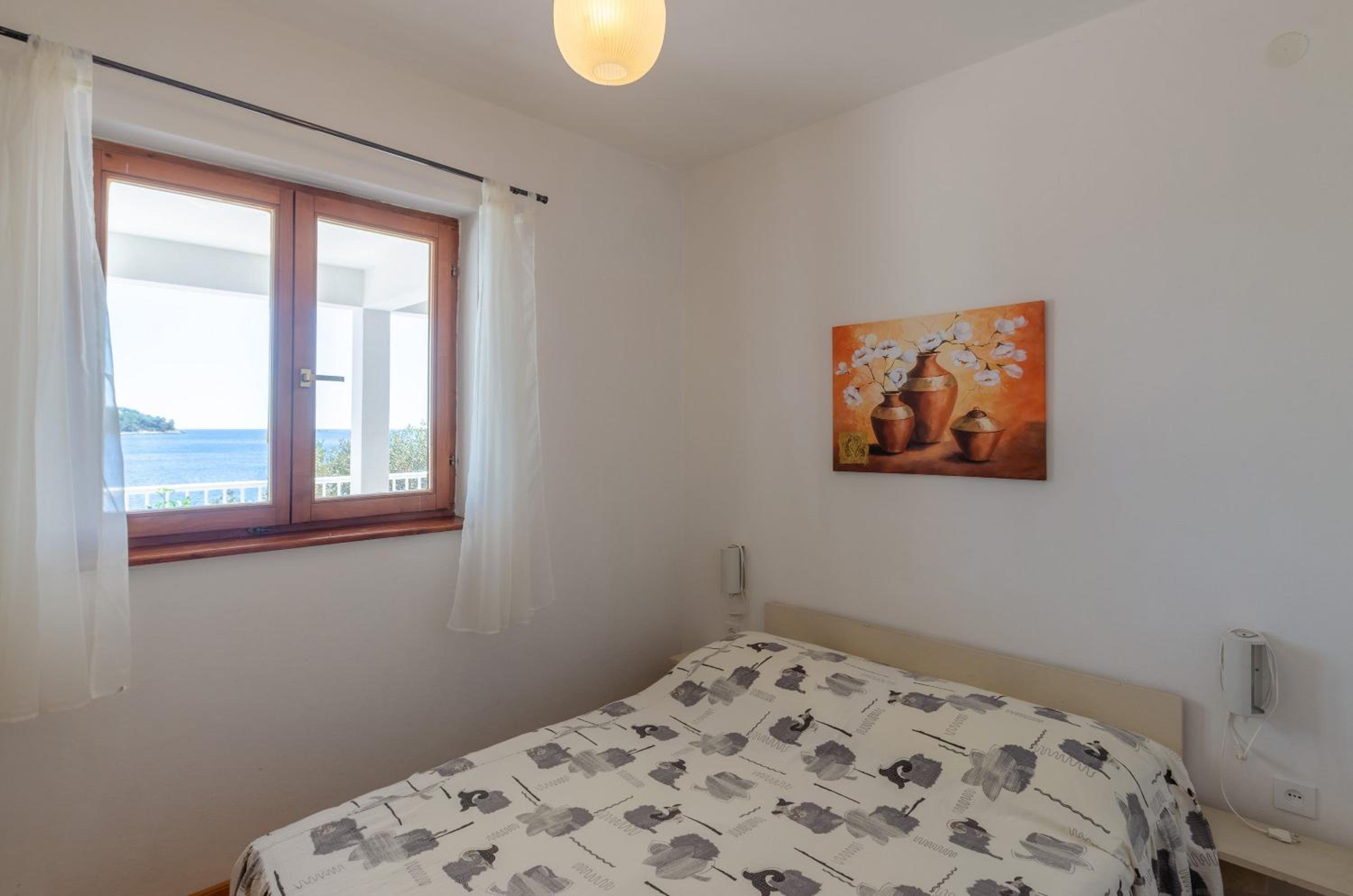 Comfort Three-Bedroom Apartment with Terrace