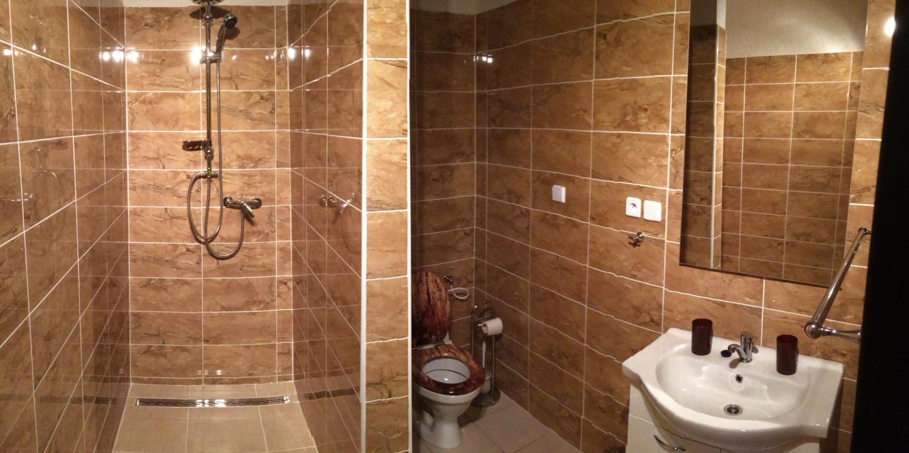 Double Room with Private Bathroom - Photo 4