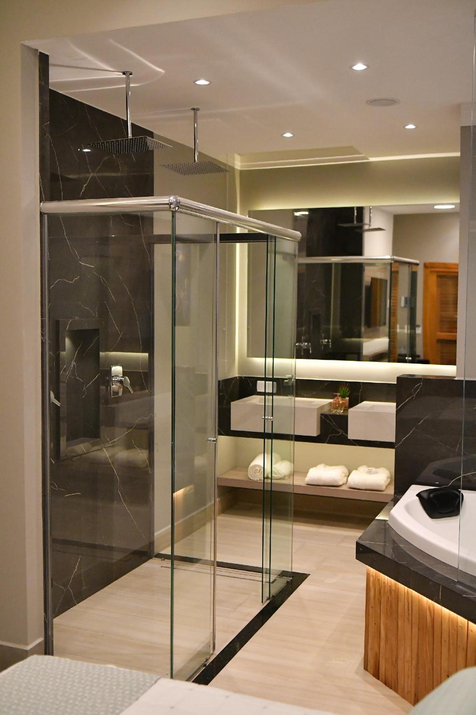 Deluxe Double Room with Bath photo 3