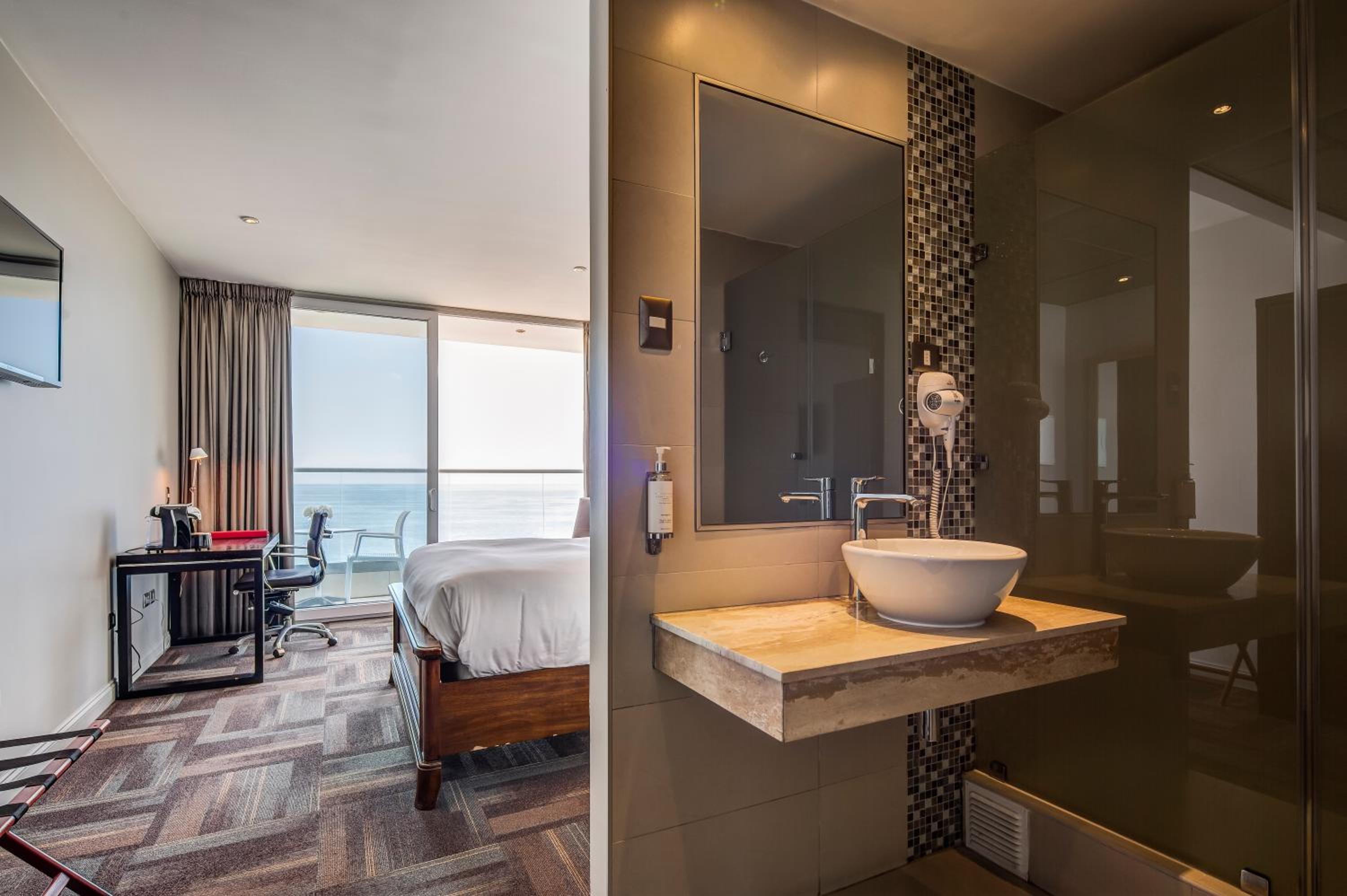Deluxe Room, 1 Double Bed, Oceanfront View, Non-Smoking