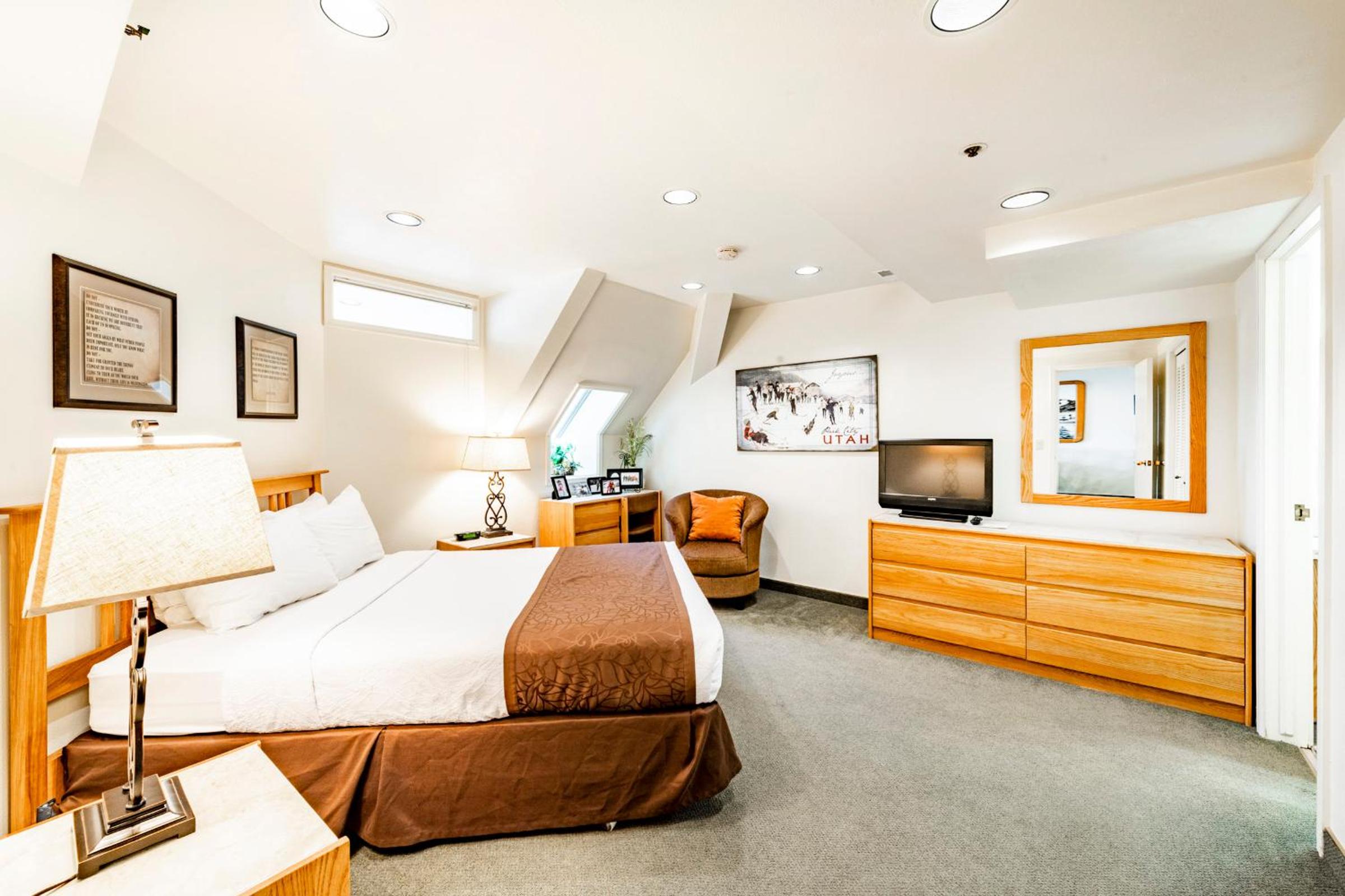 3 Bedroom Condominium B252 - Photo 4