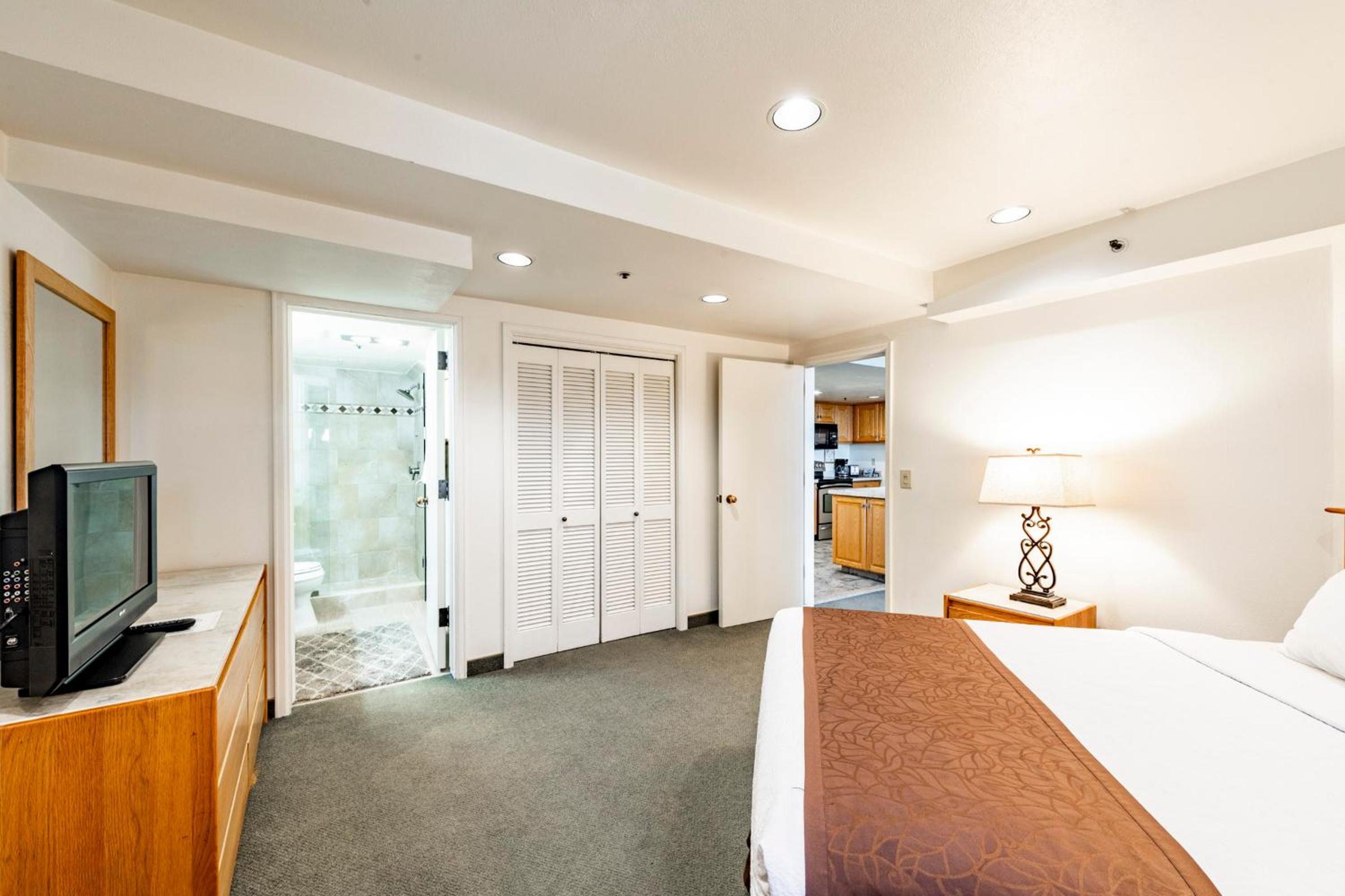 3 Bedroom Condominium B252 - Photo 14