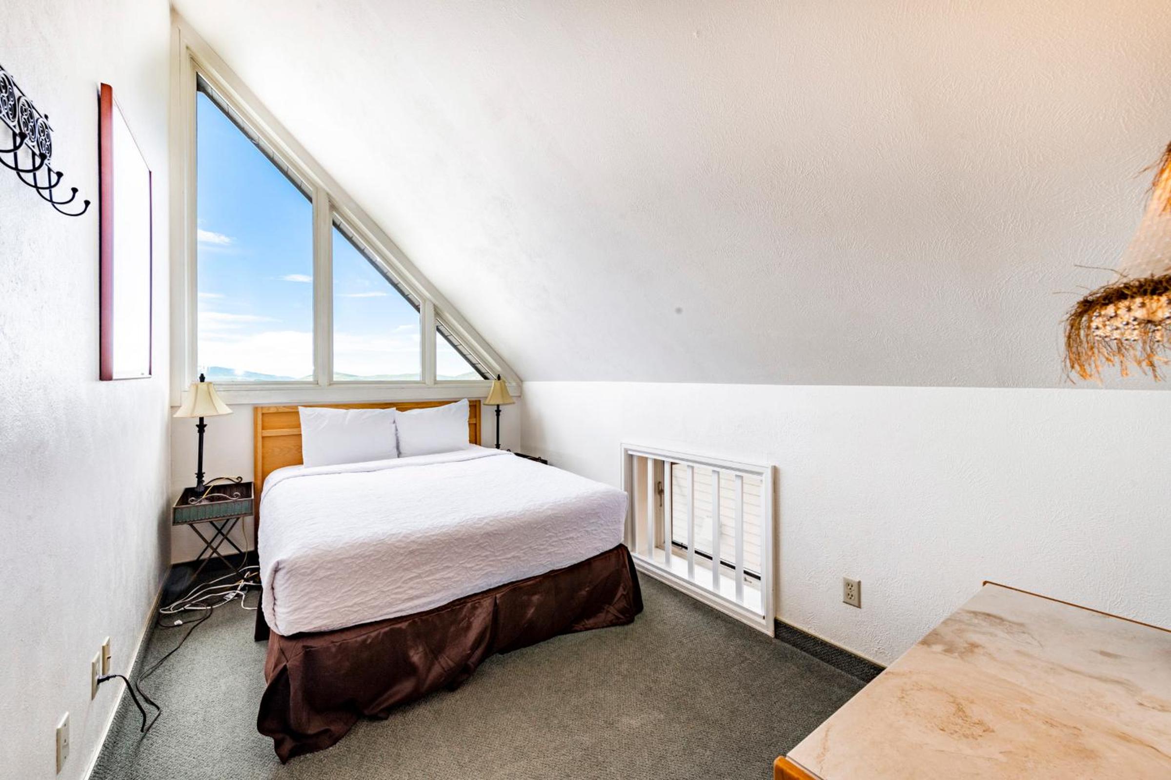 3 Bedroom Condominium B252 - Photo 3