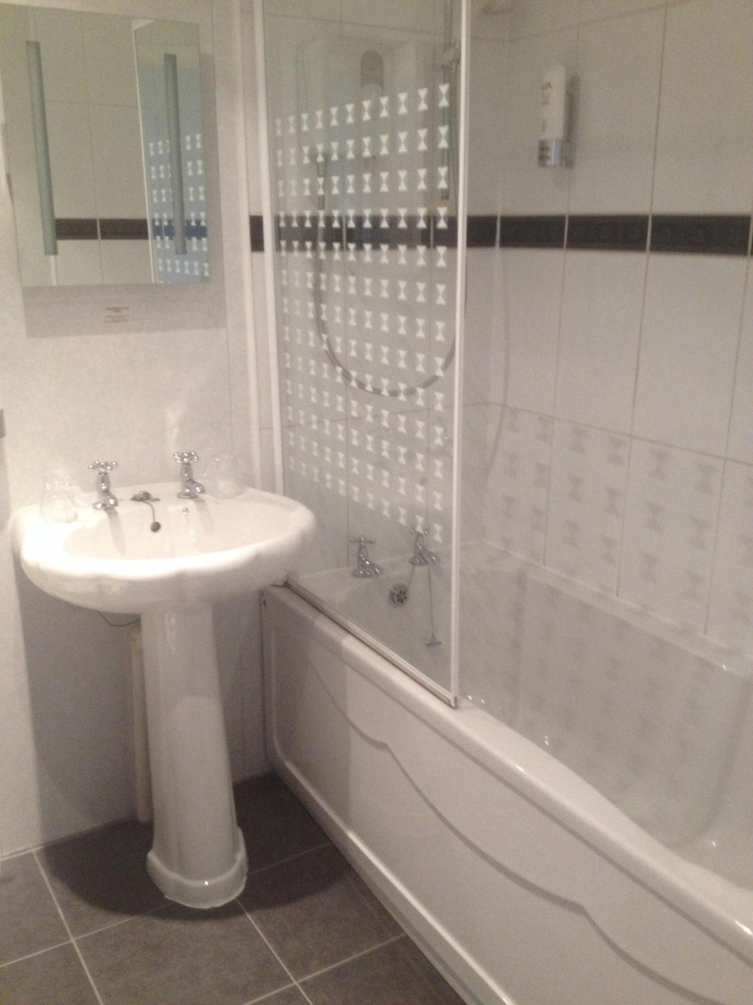 Twin Room - Photo 2