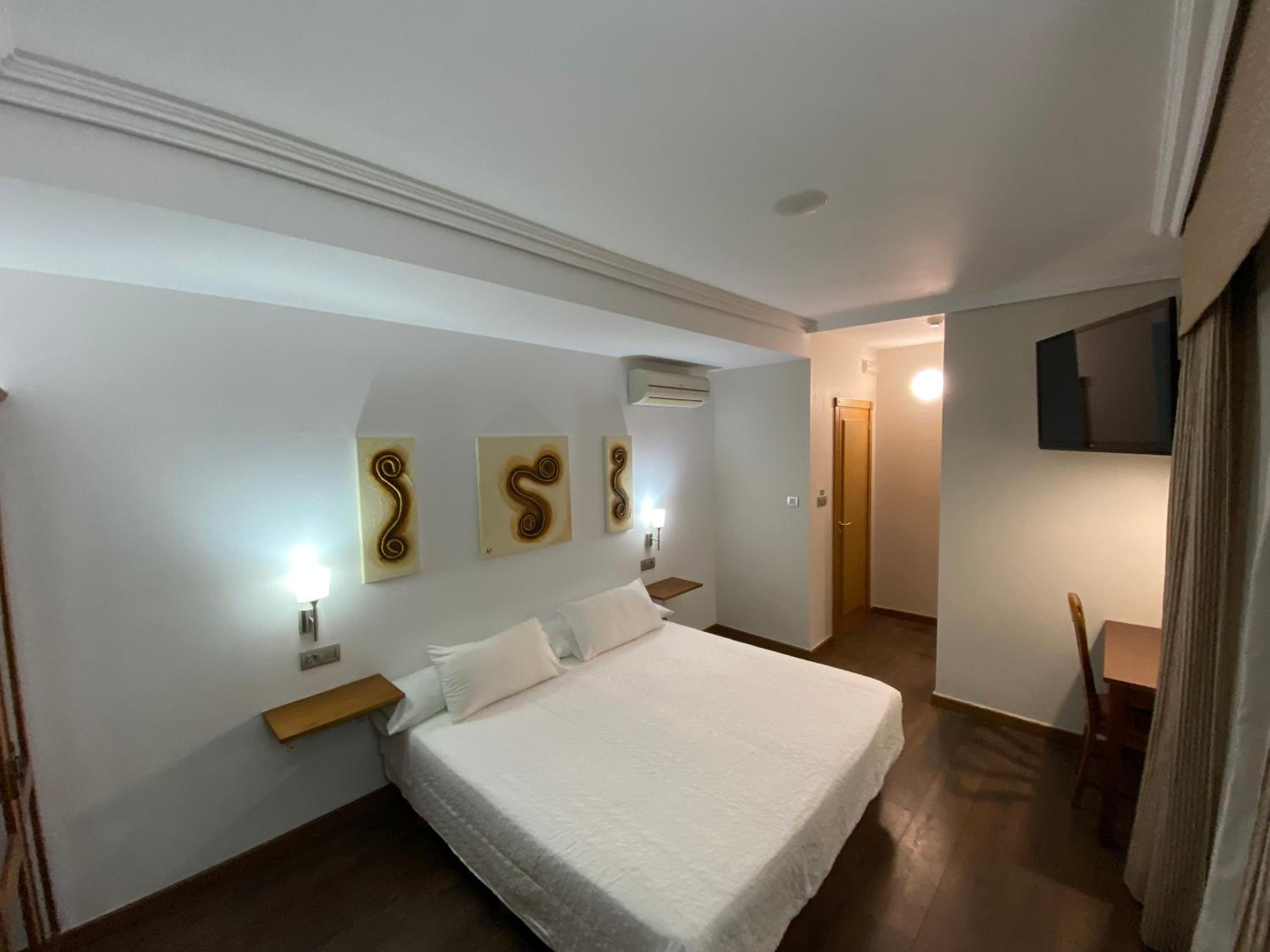 Double Room with Balcony photo 2
