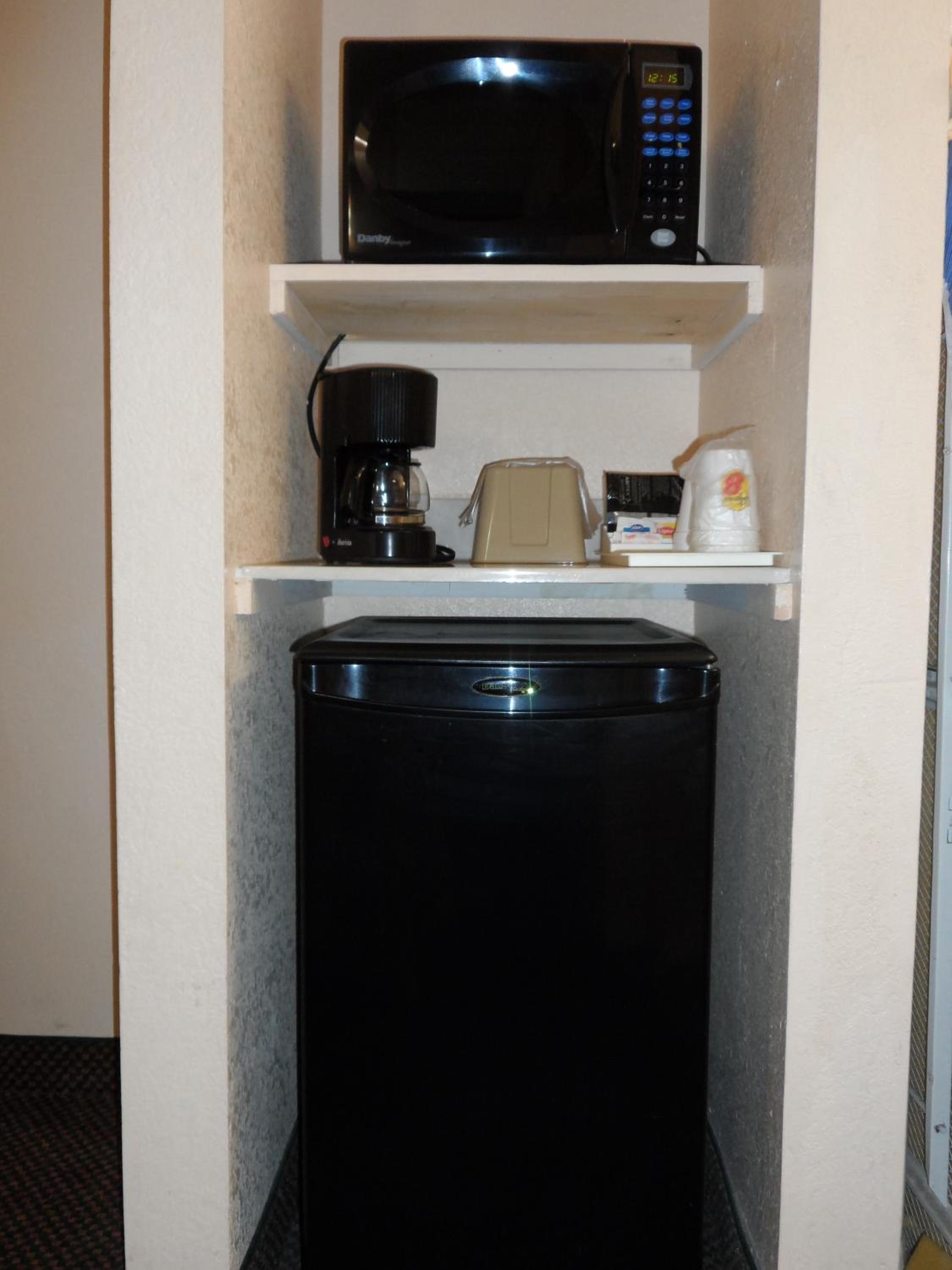 King Room - Non-Smoking - Photo 3