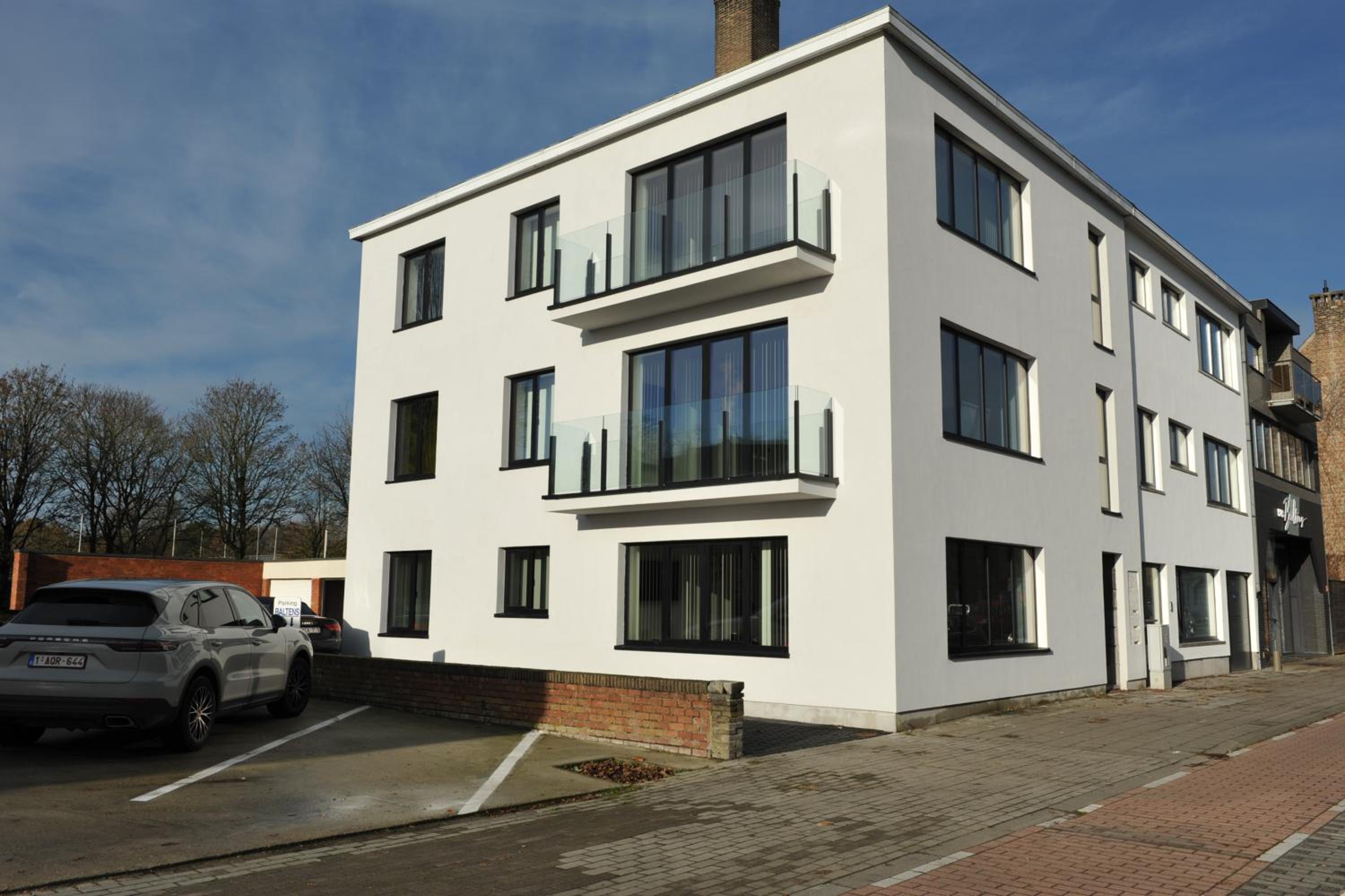 Apartment with Terrace - Photo 12
