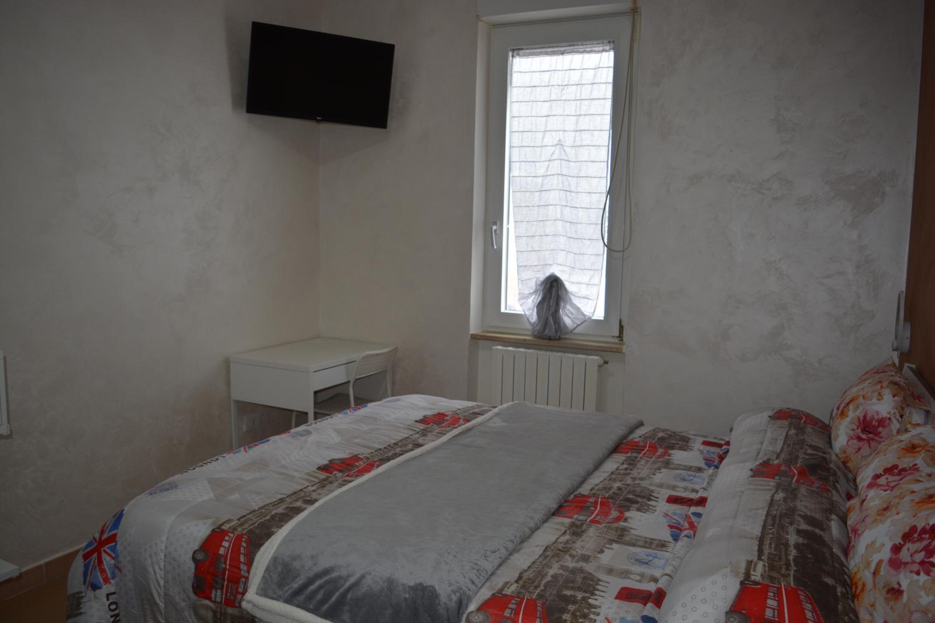 Double Room with Private Bathroom - Photo 1