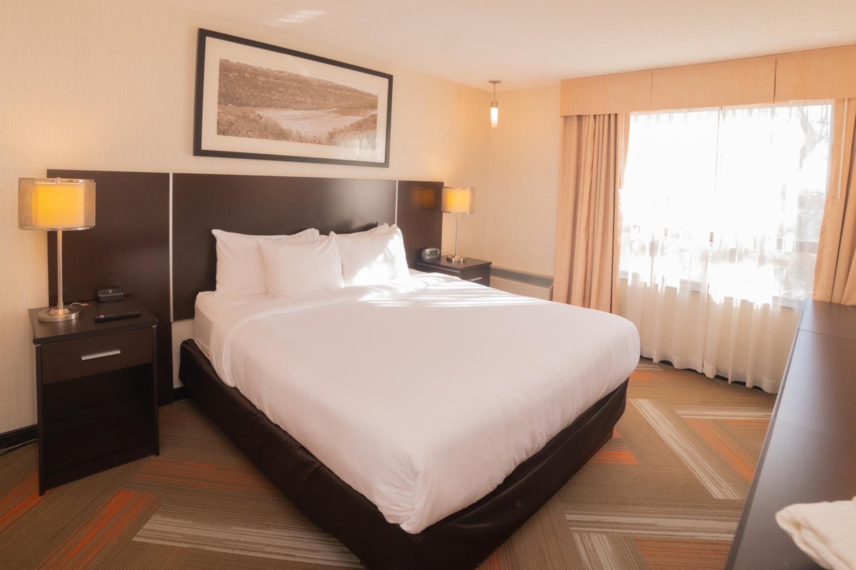 Standard King Room - Non-Smoking  - Photo 5