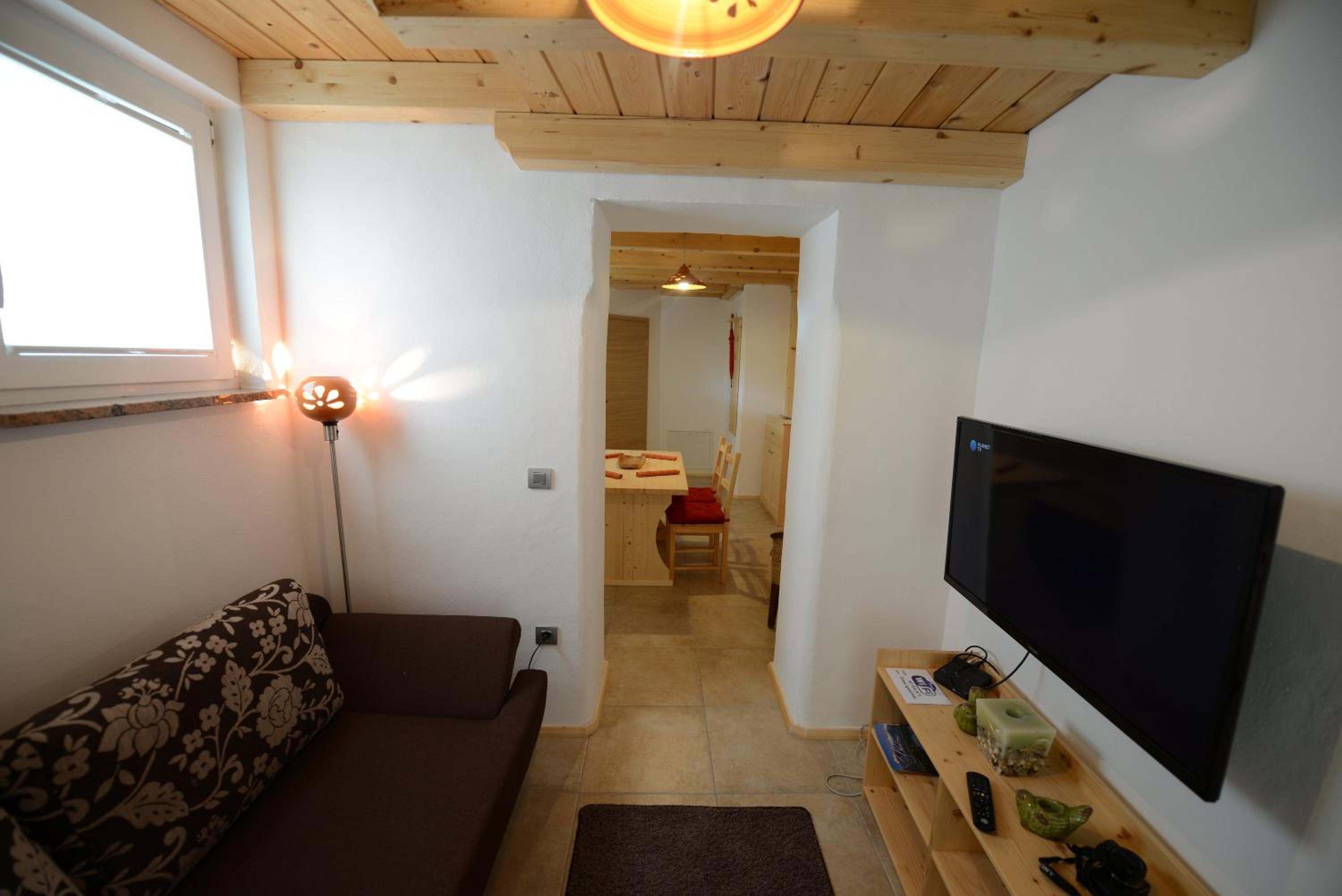 One-Bedroom Apartment - Photo 4