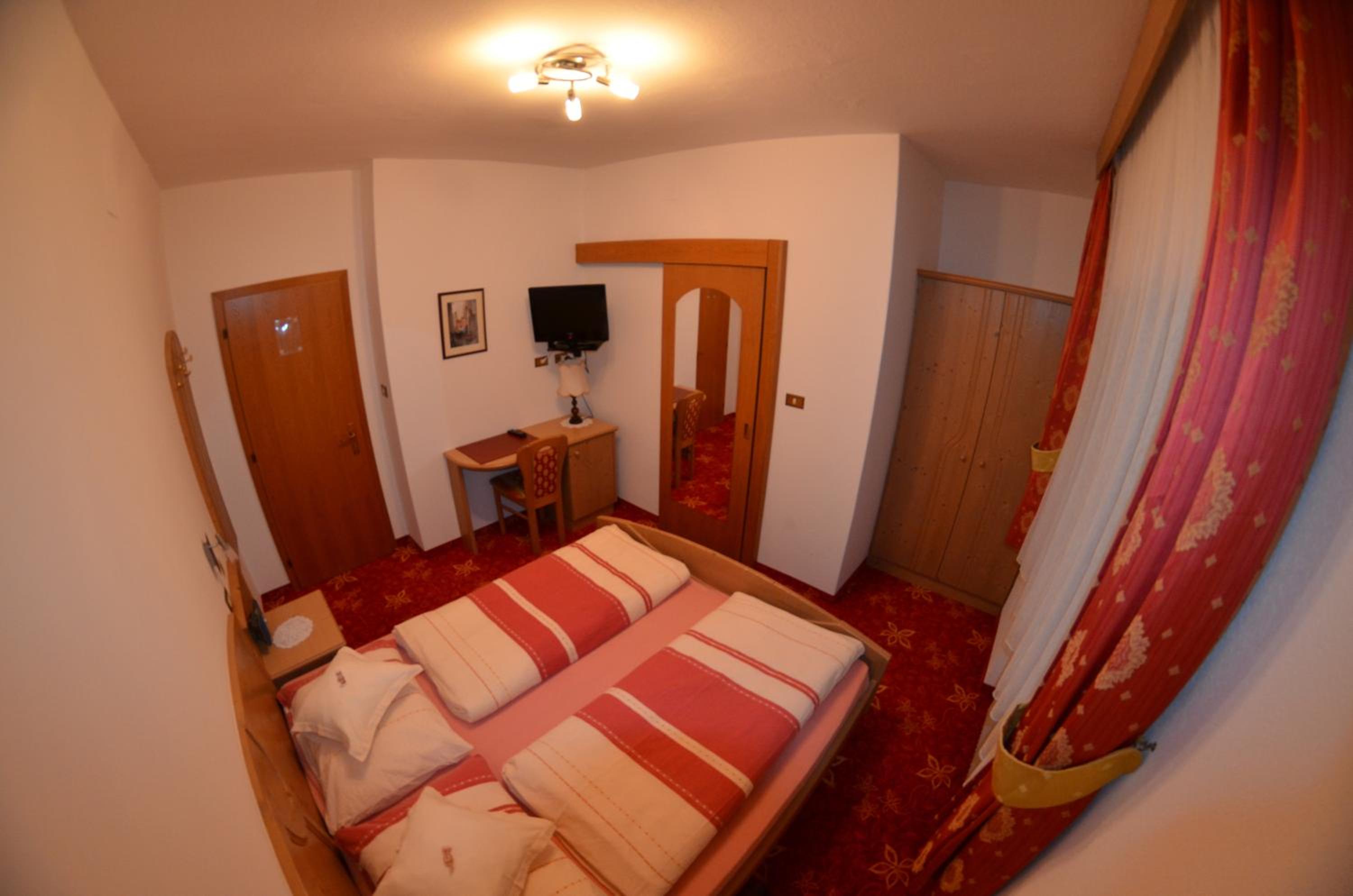 Large Single Room photo 1
