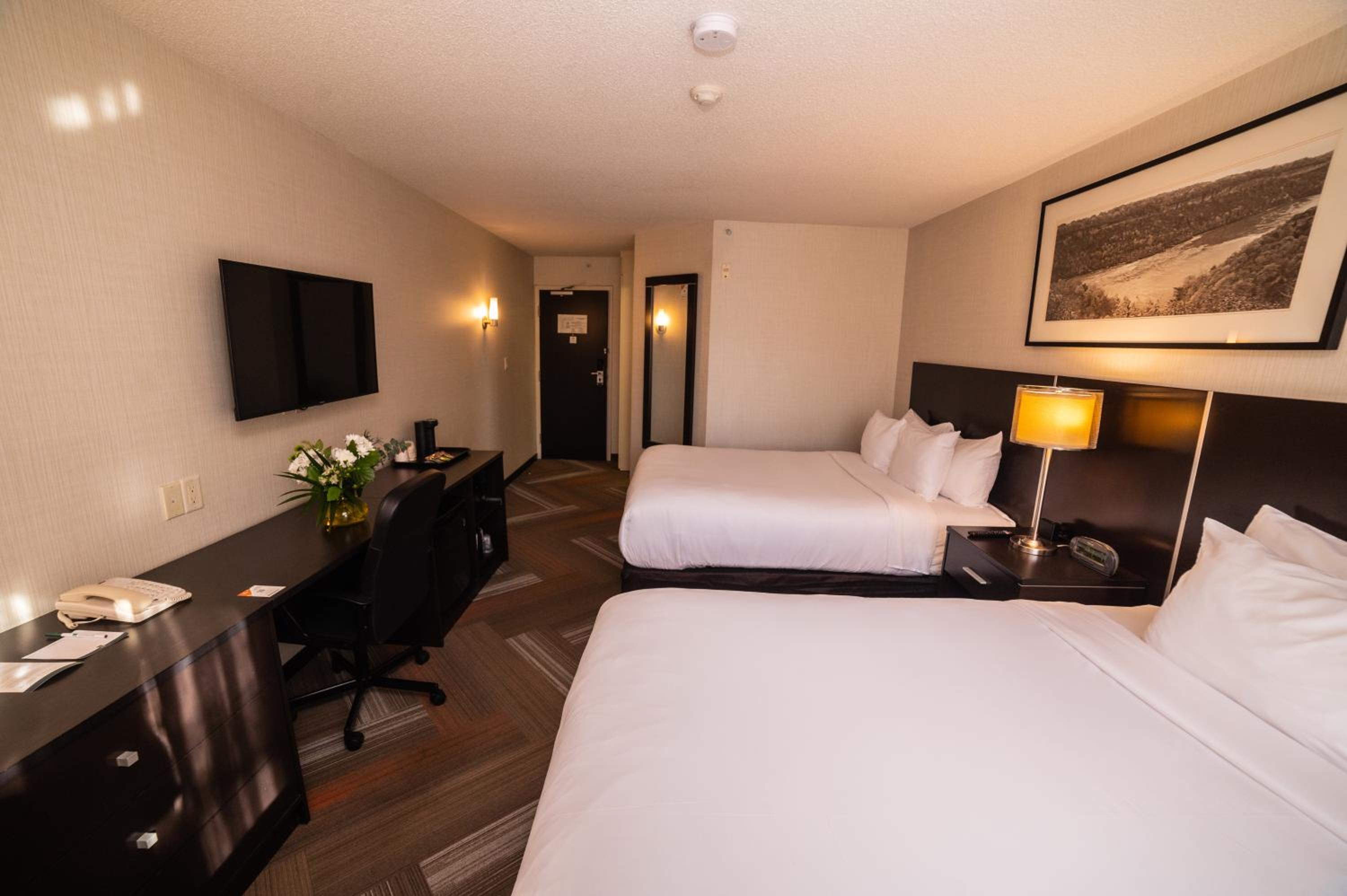 Double Room with Two Double Beds - Non-Smoking - Photo 4
