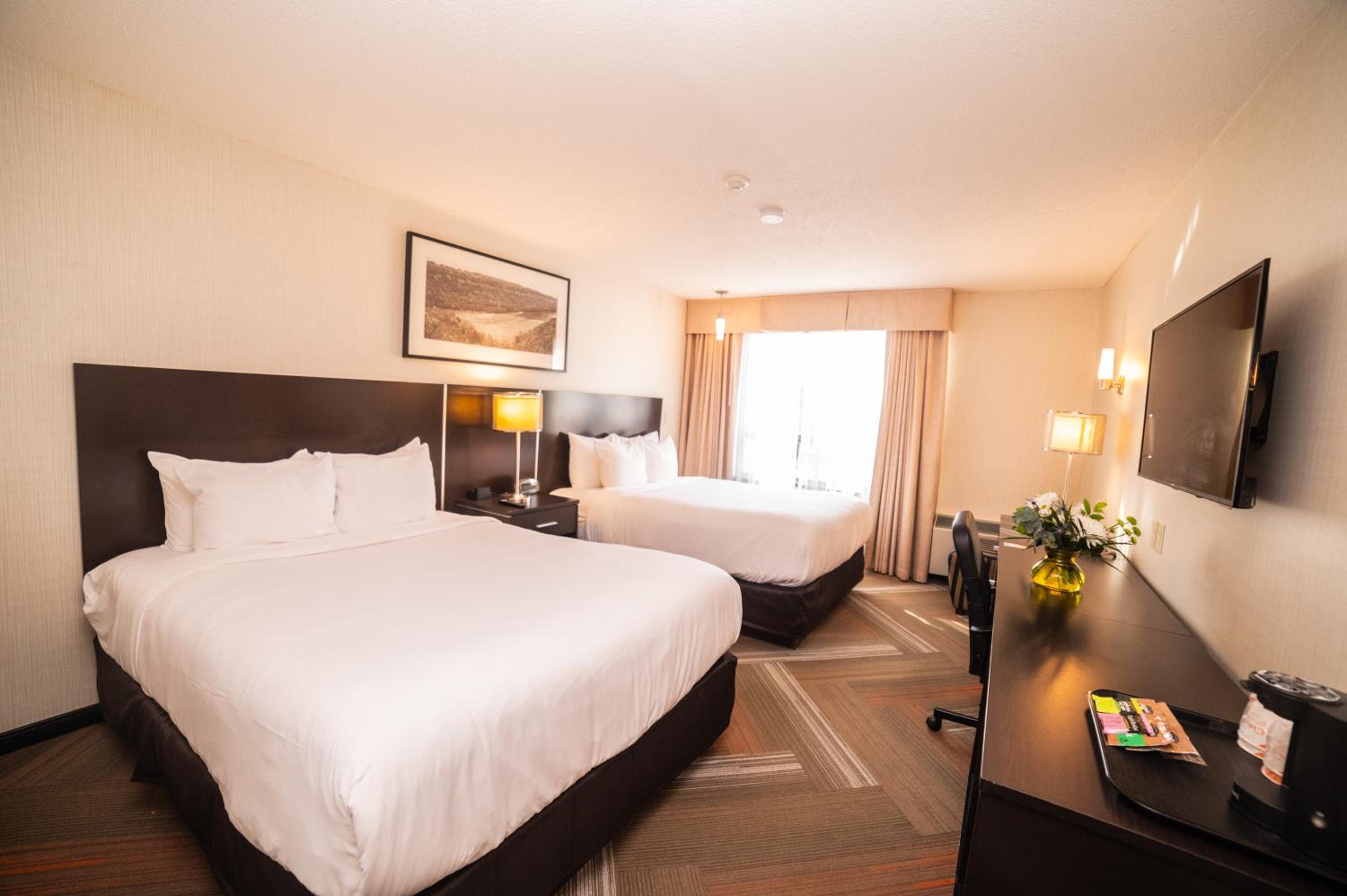 Double Room with Two Double Beds - Non-Smoking - Photo 2