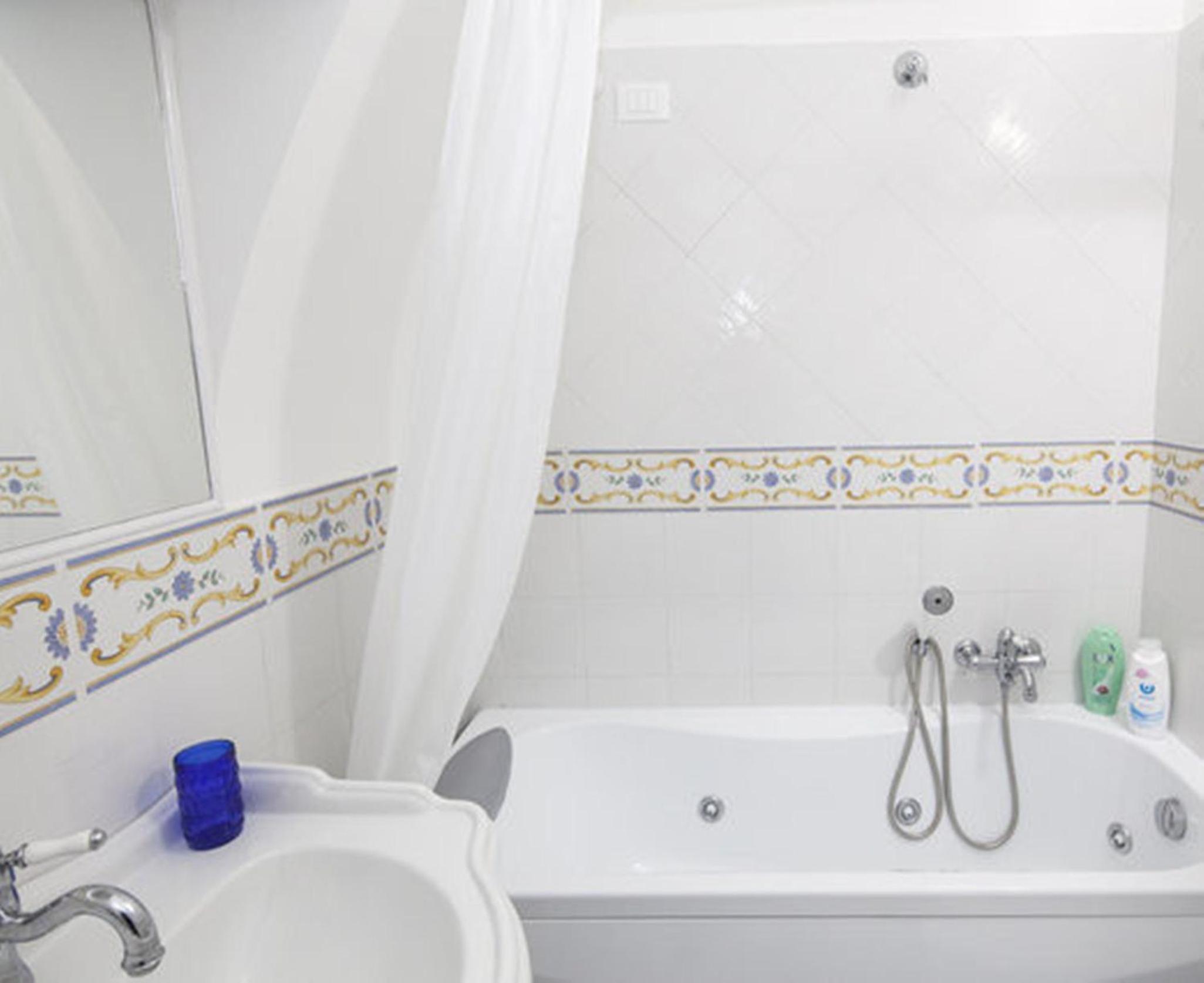 Deluxe Double Room with Sea View - Photo 8
