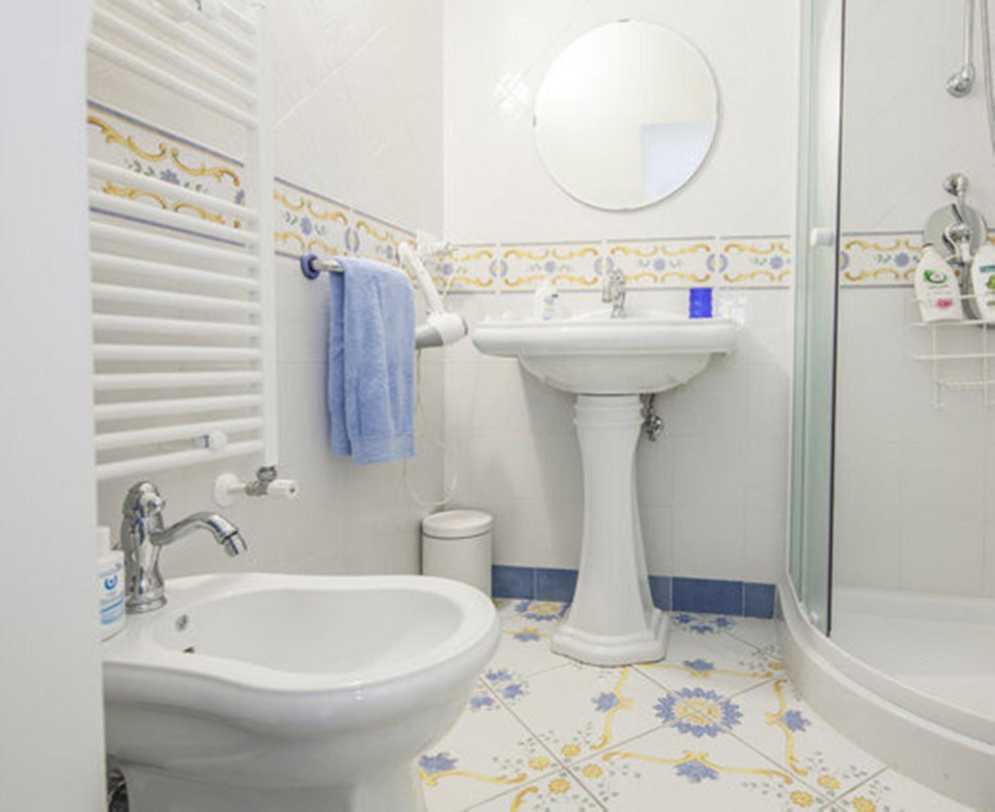 Triple Room with Sea View - Photo 2