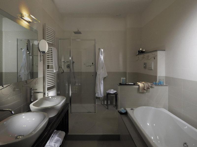 Junior Suite with Spa Access - Photo 4