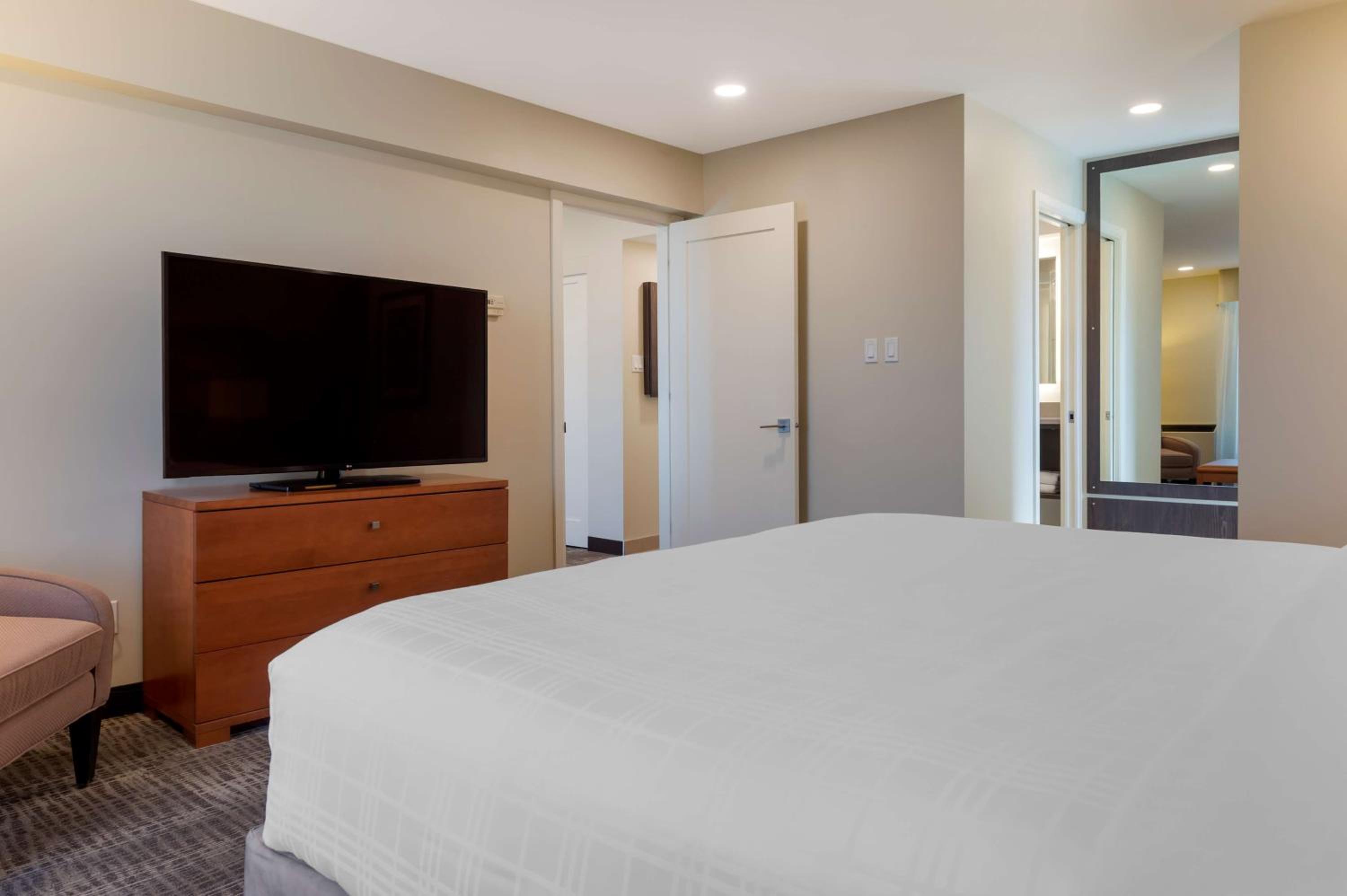 Executive King Suite with Sofa Bed and River View - Photo 6
