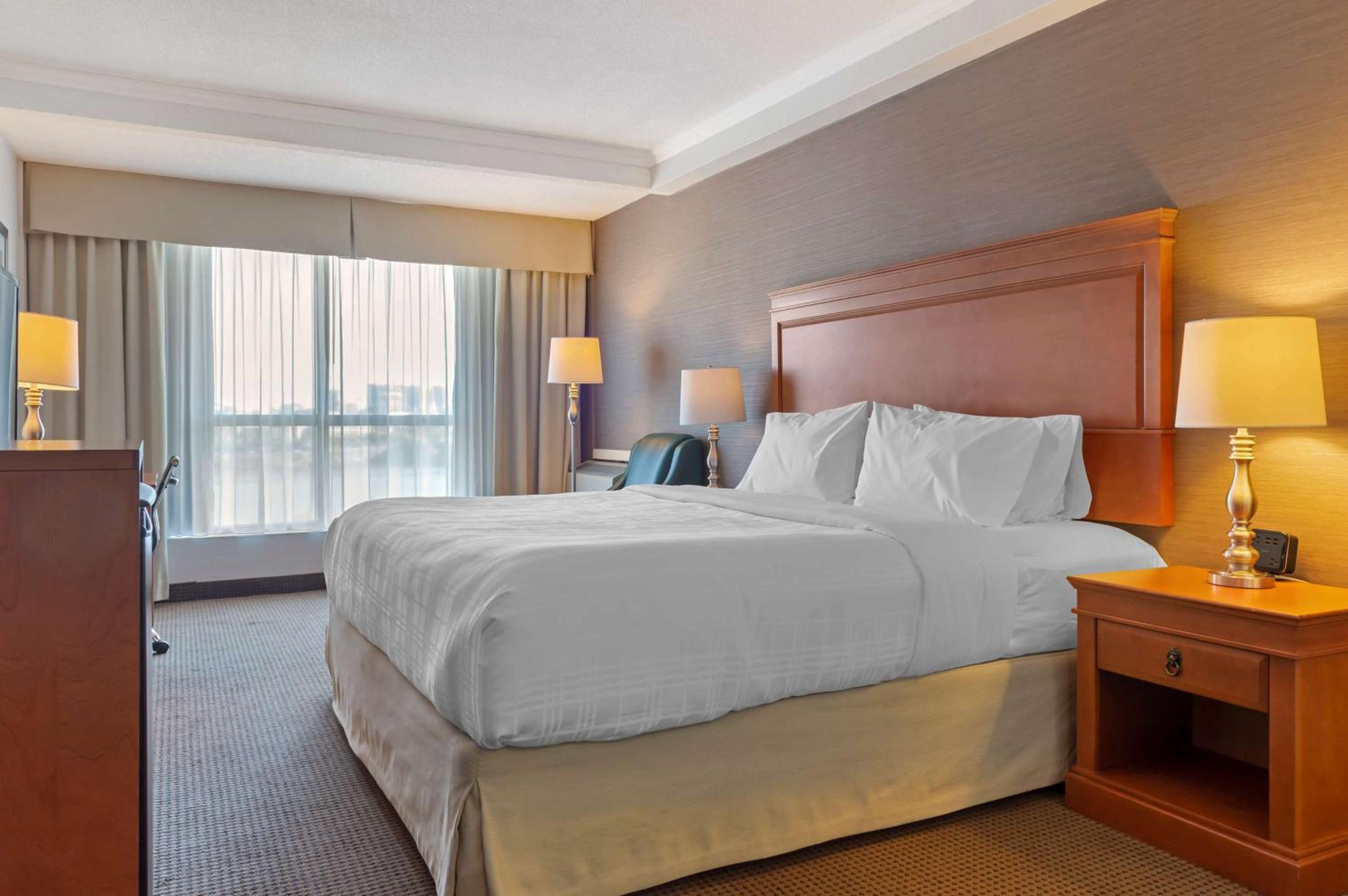 King Room with River View - Photo 4