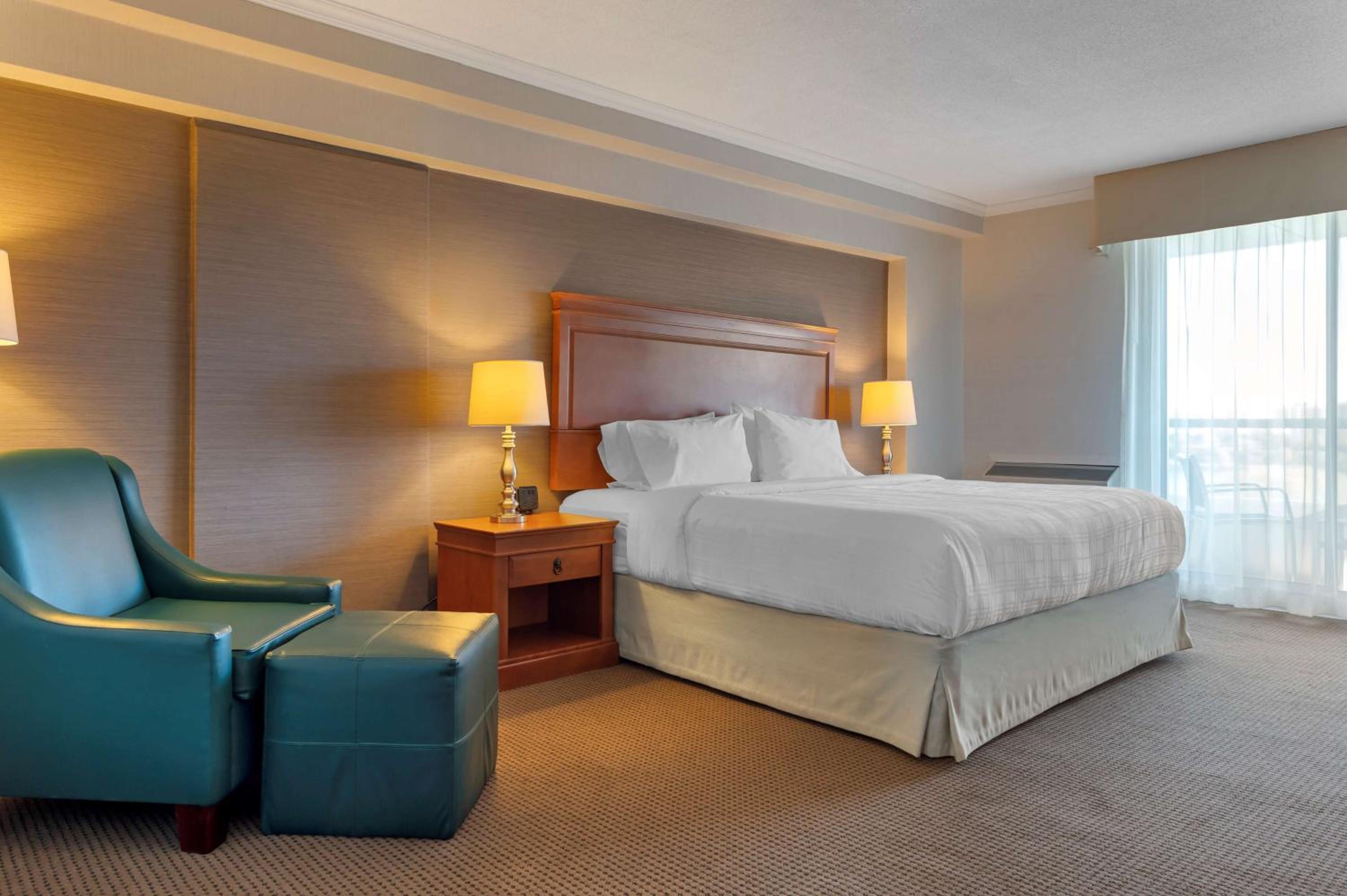 King Room with Balcony and River View - Photo 3