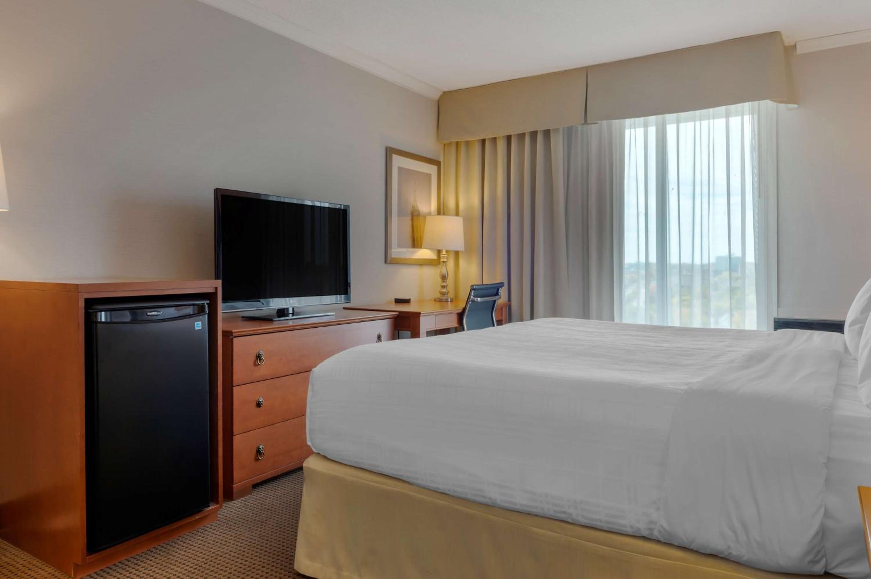 King Room with Balcony and River View - Photo 4
