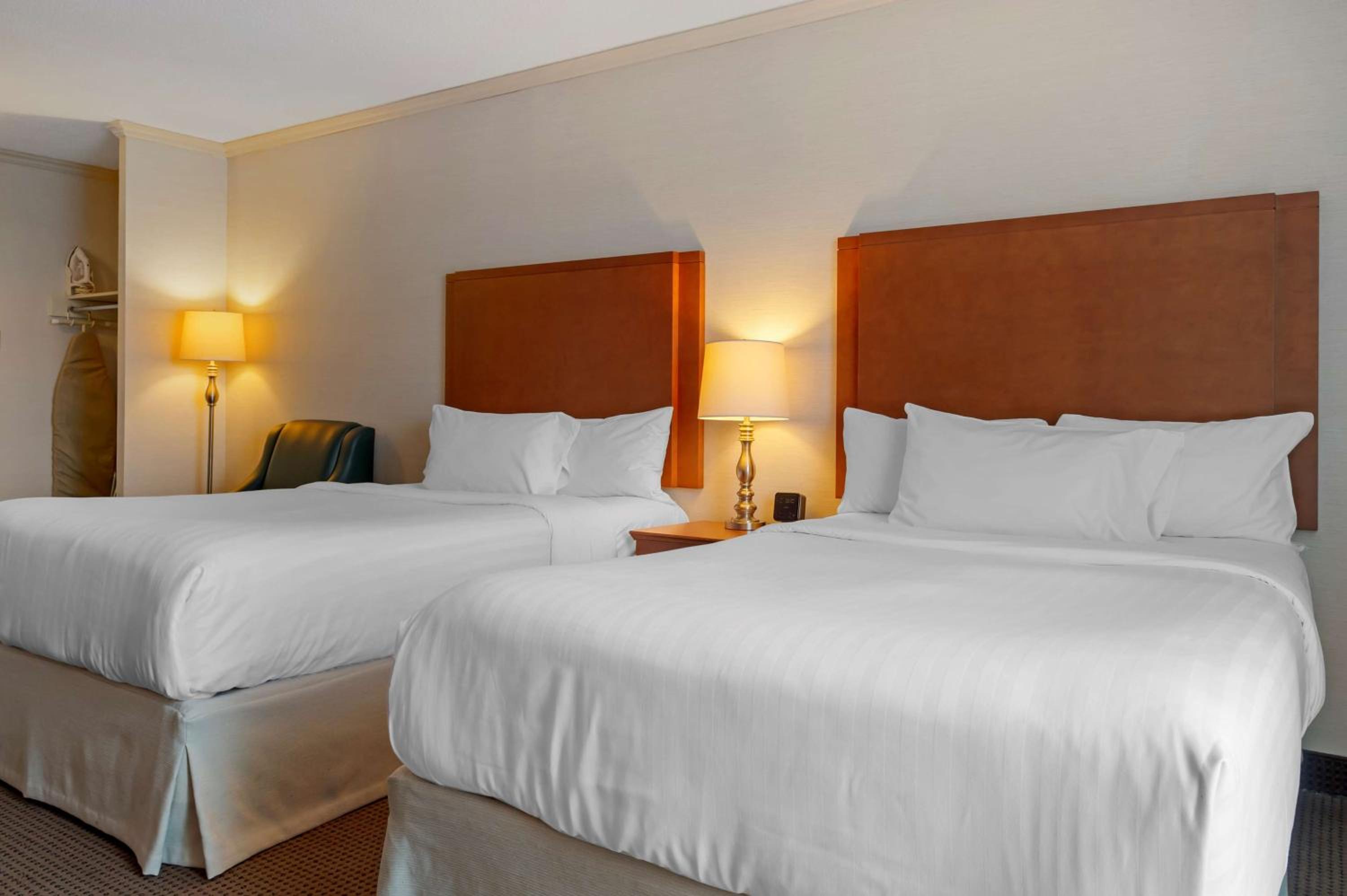 Double Room with Two Double Beds and River View - Photo 6