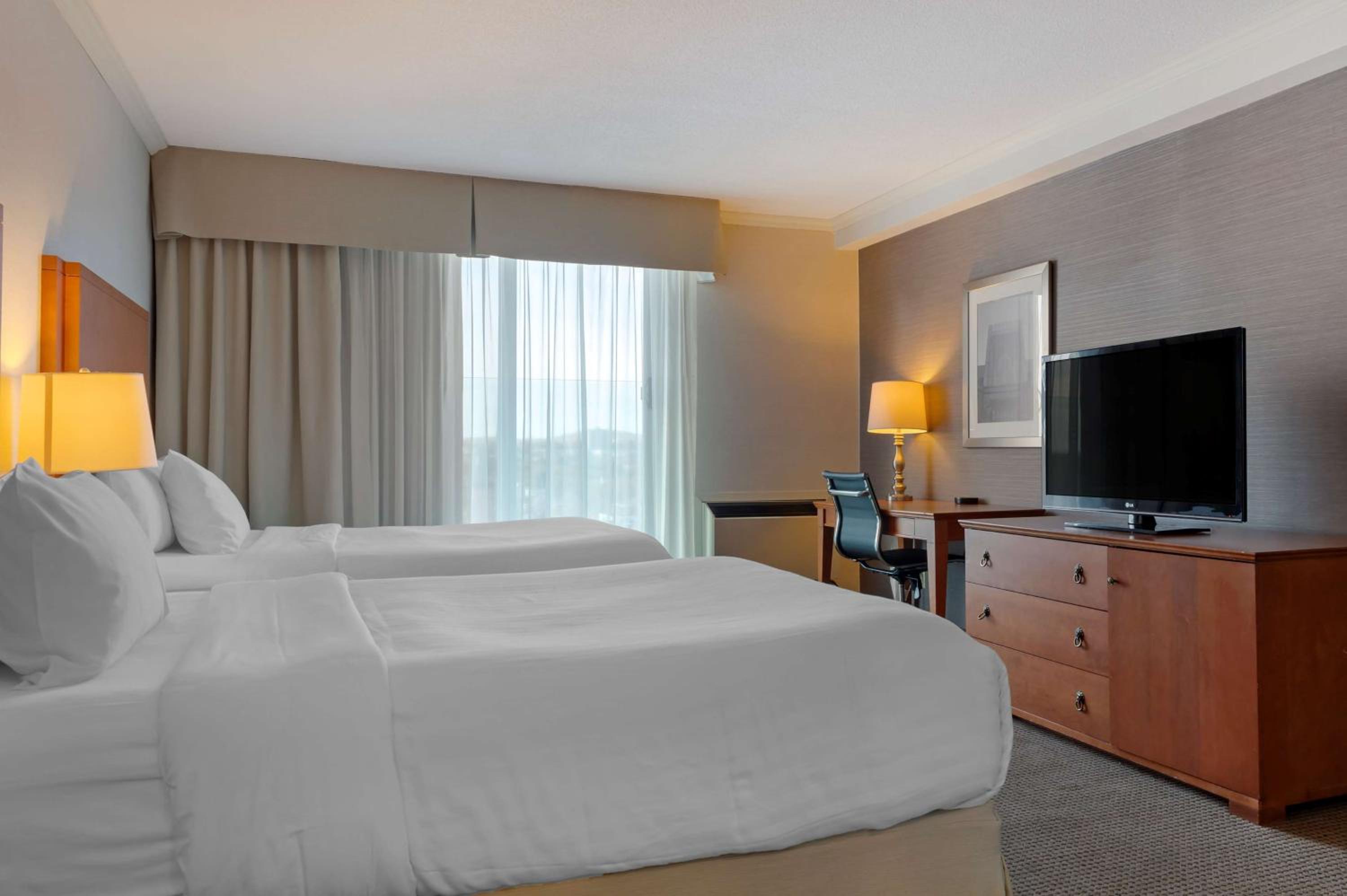 Double Room with Two Double Beds and River View - Photo 3