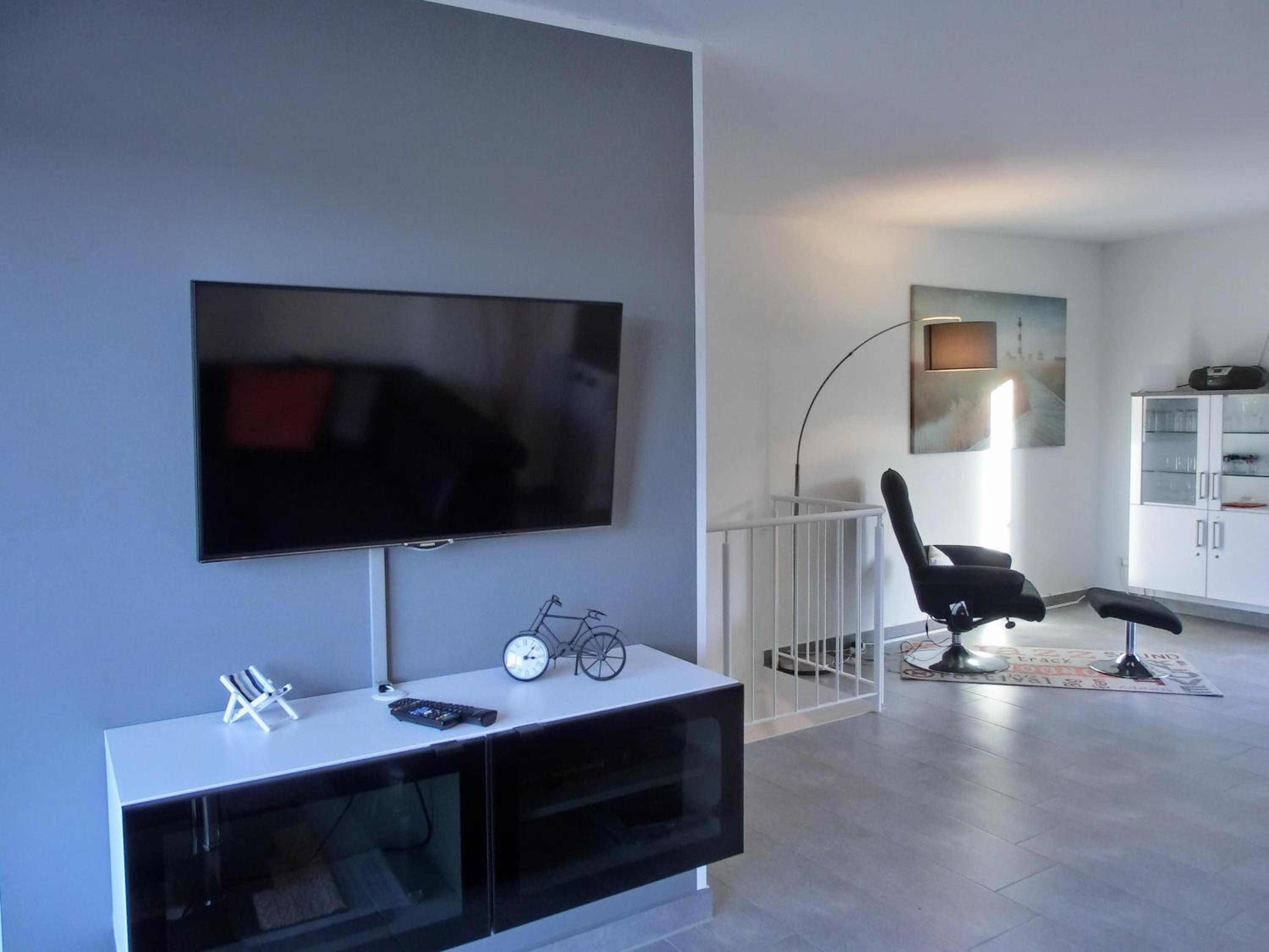 Apartment with Balcony photo 3