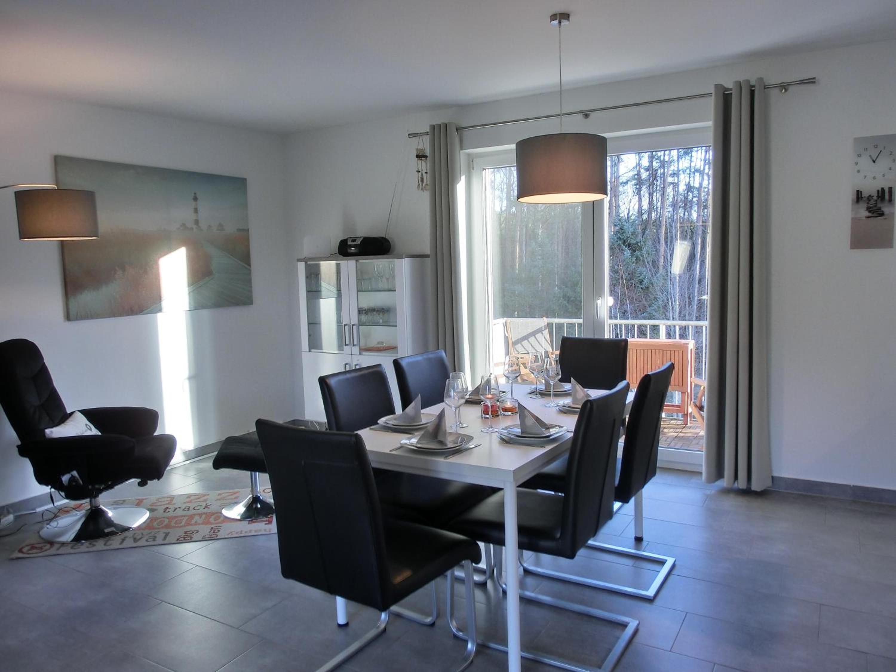 Apartment with Balcony photo 2