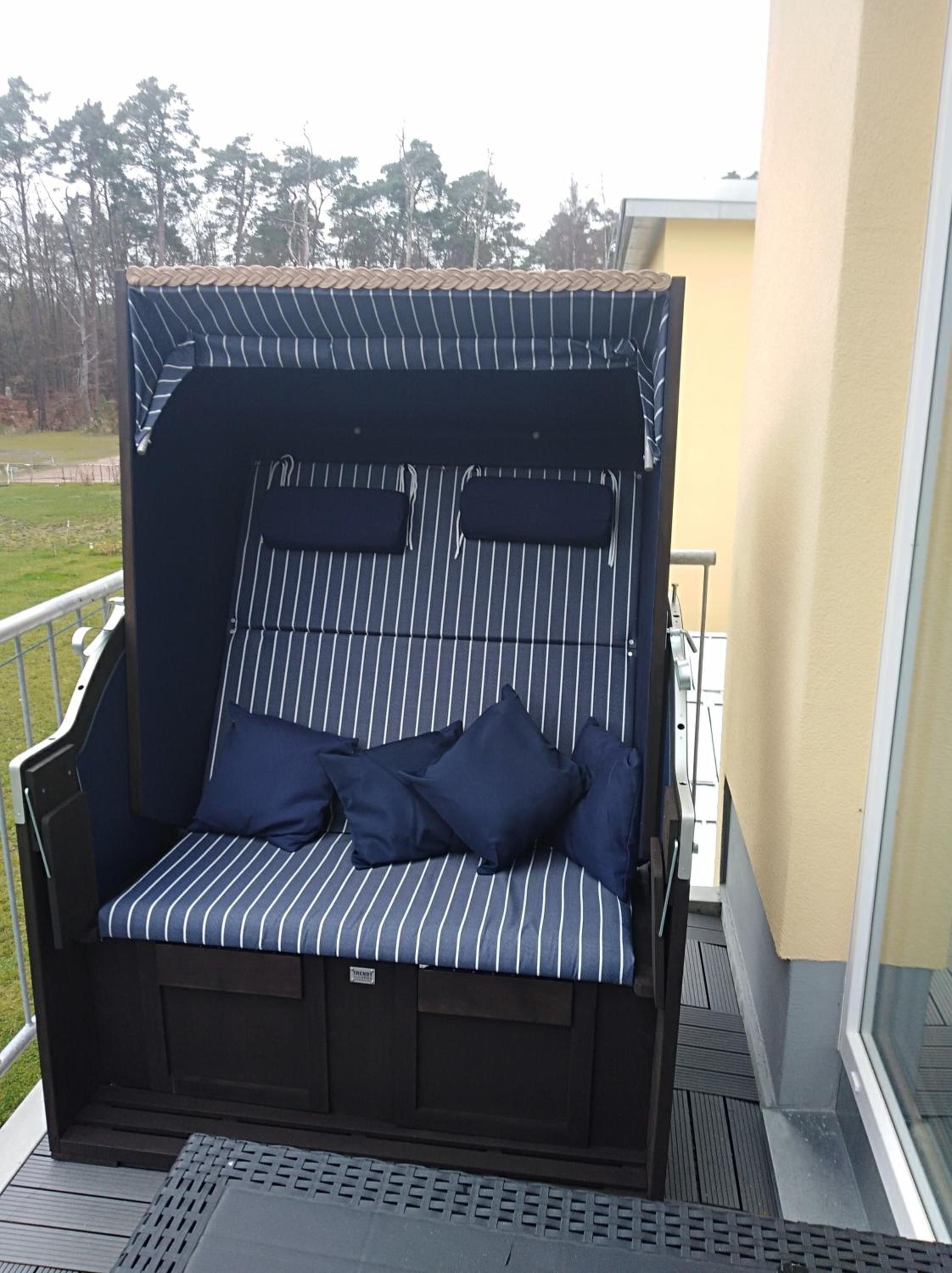 Apartment with Balcony photo 3