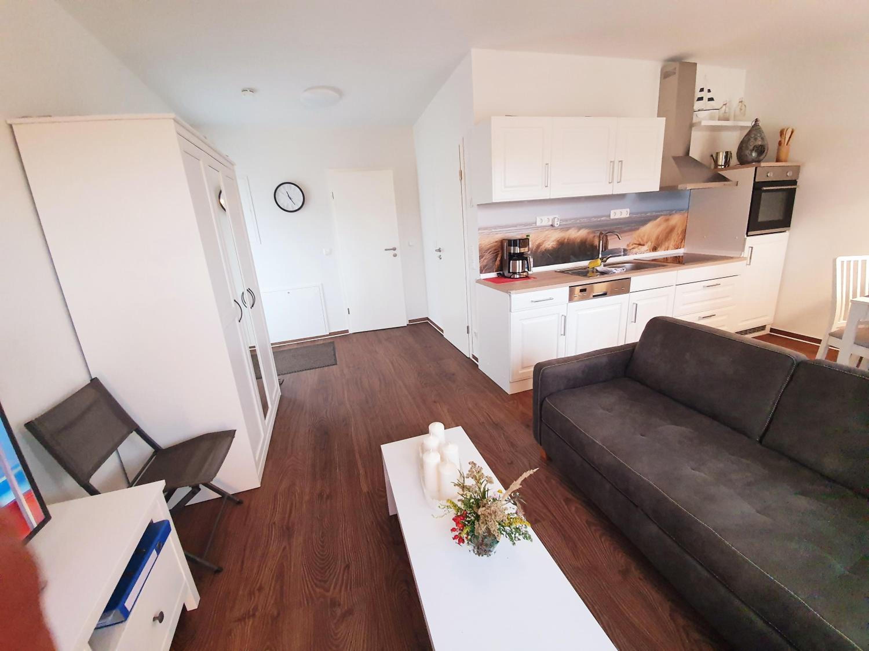 Apartment with Balcony photo 3