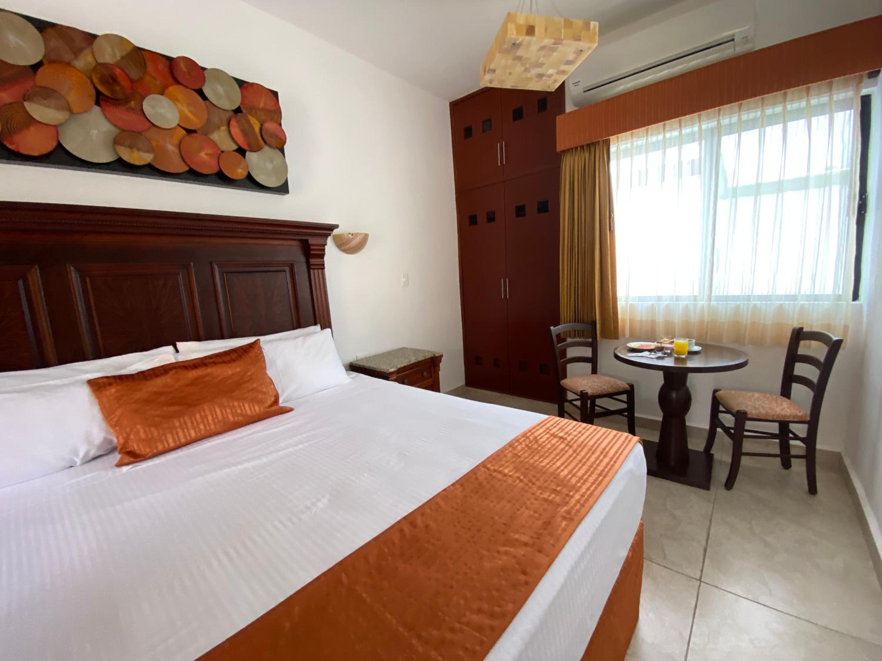 Deluxe King Room - Photo 1
