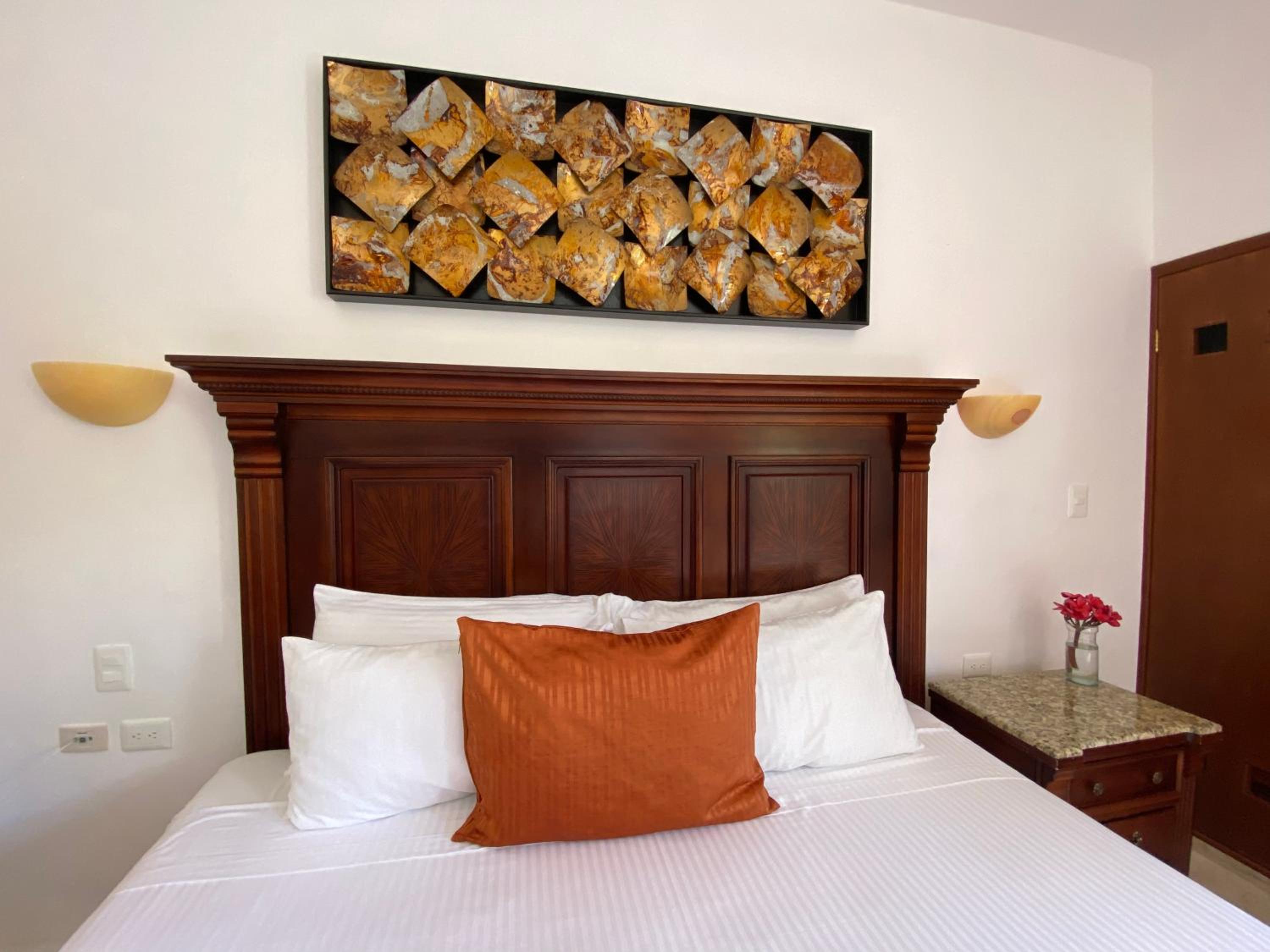 Deluxe King Room - Photo 4