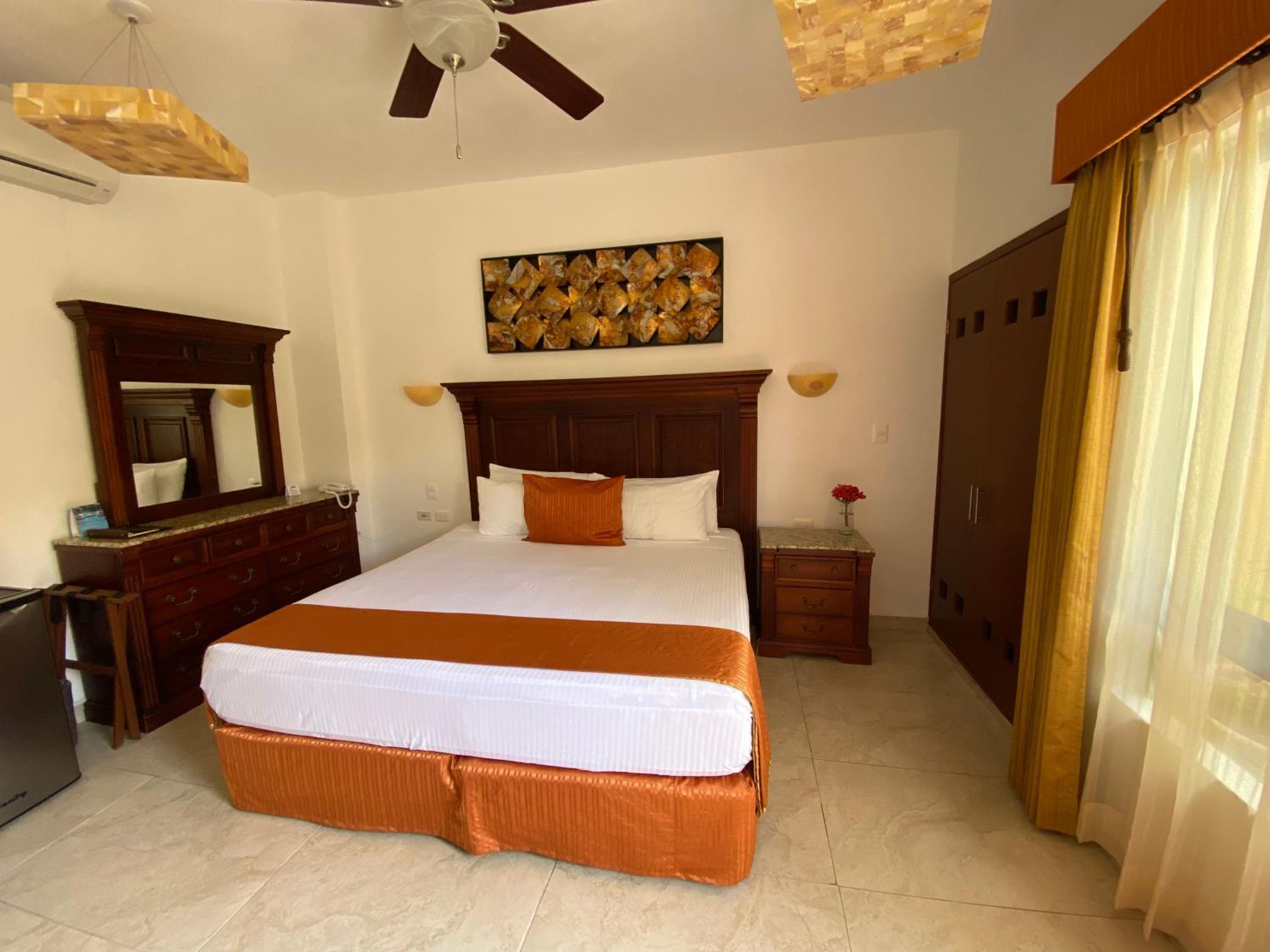 Deluxe King Room - Photo 37